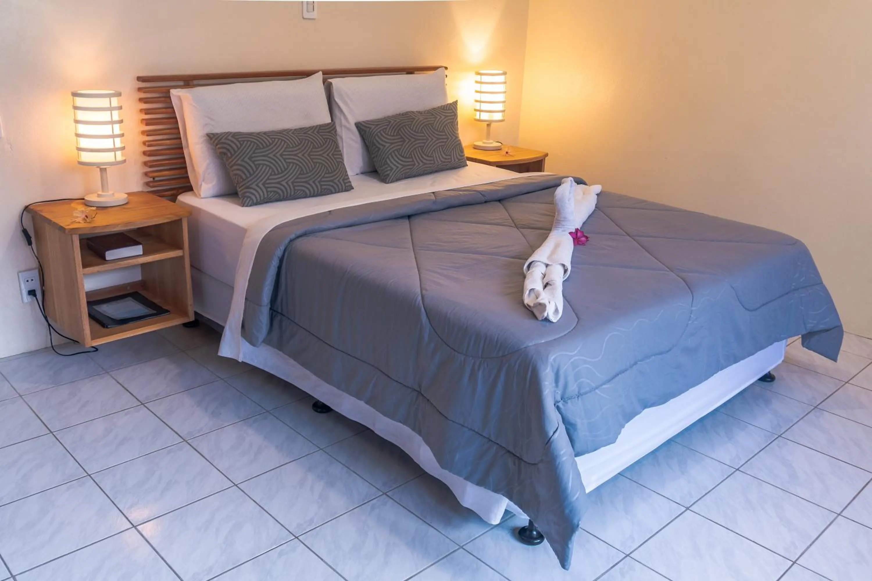 Bed in Quo Vadis Dive Resort