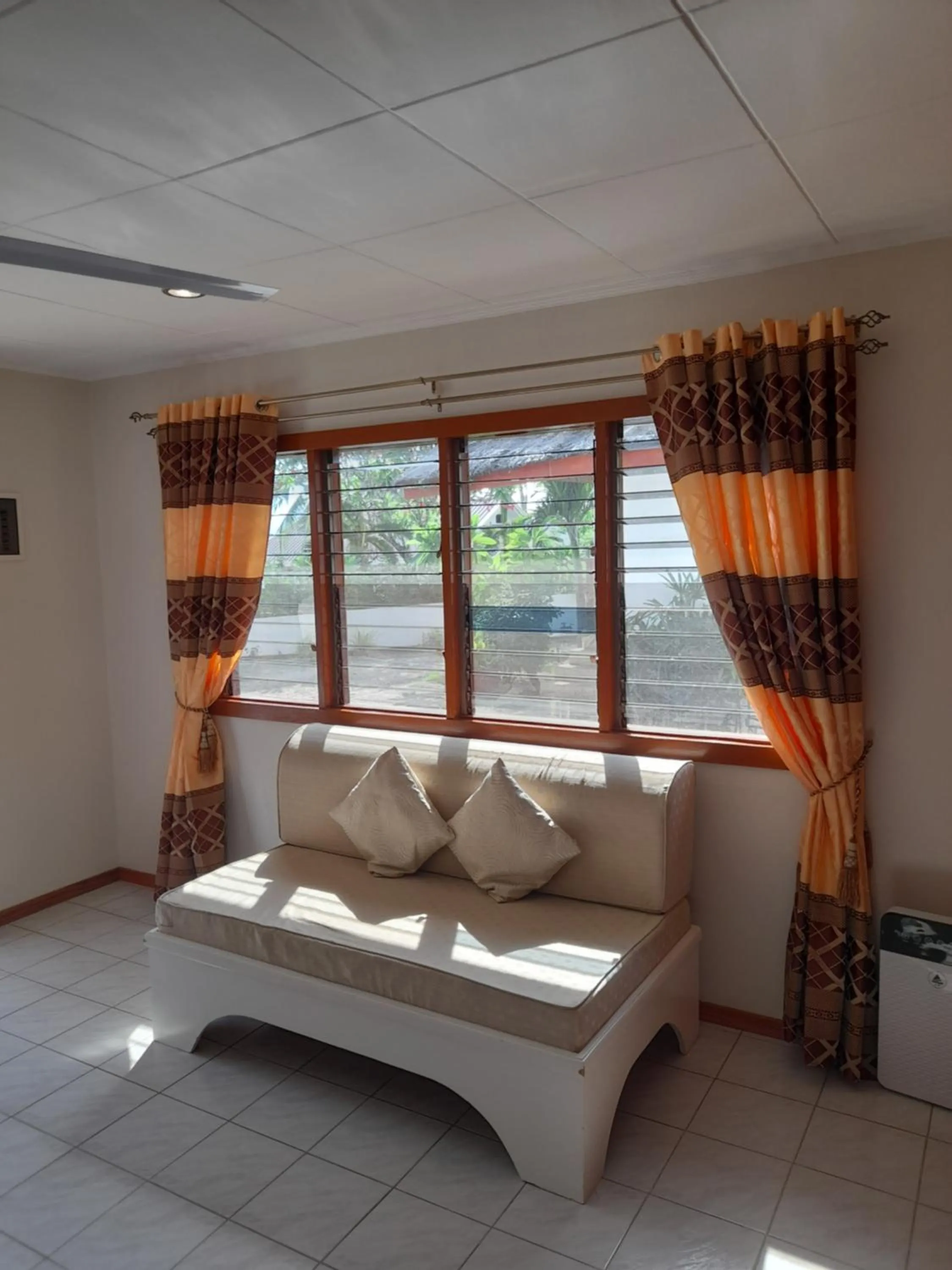 Seating area in Quo Vadis Dive Resort