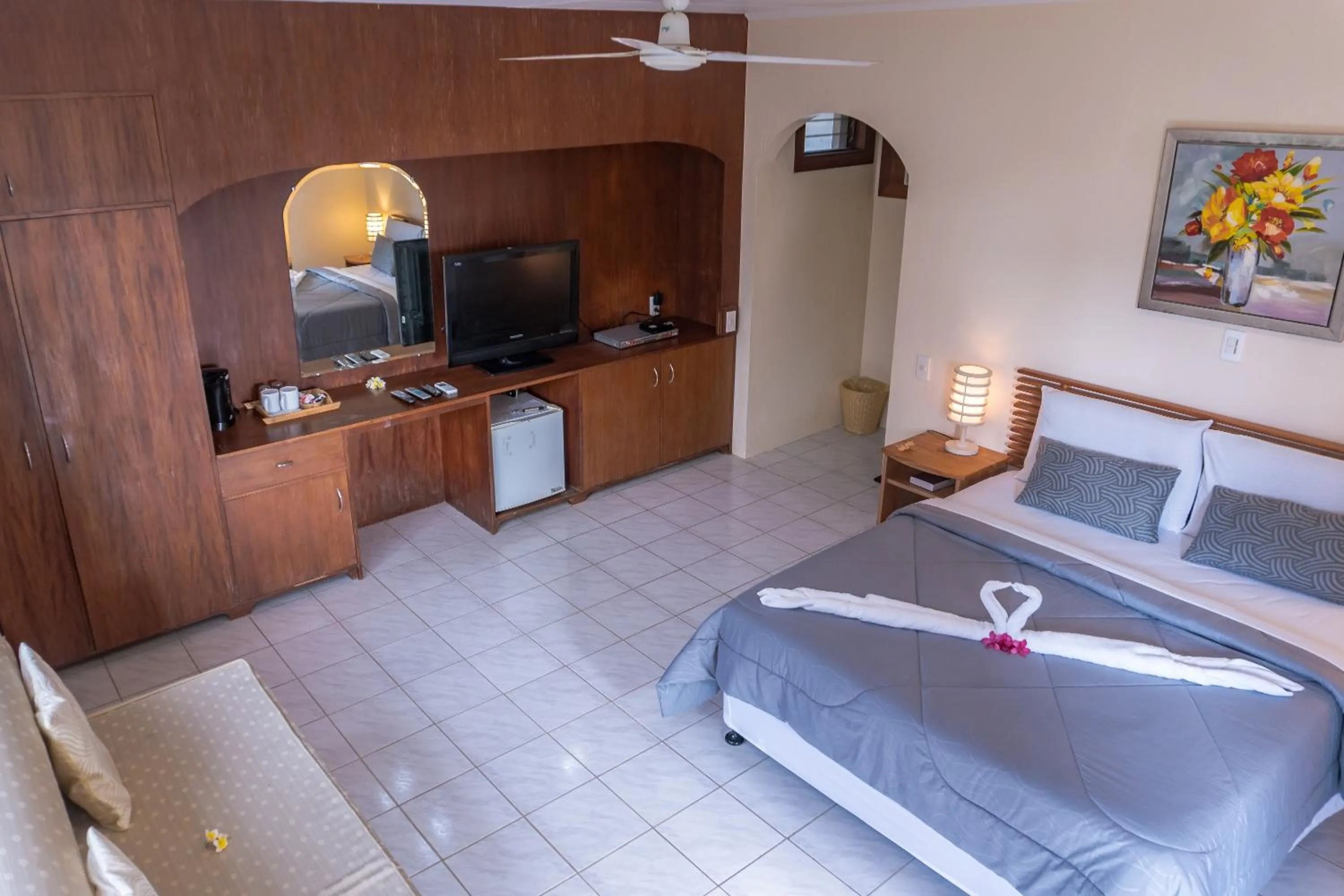 Bed in Quo Vadis Dive Resort