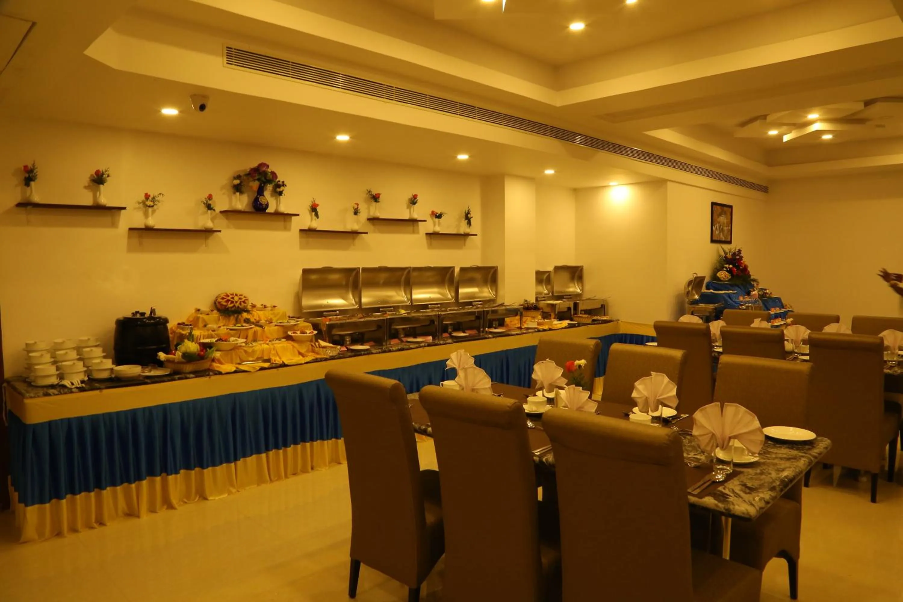 Restaurant/places to eat in Sbk Park Inn