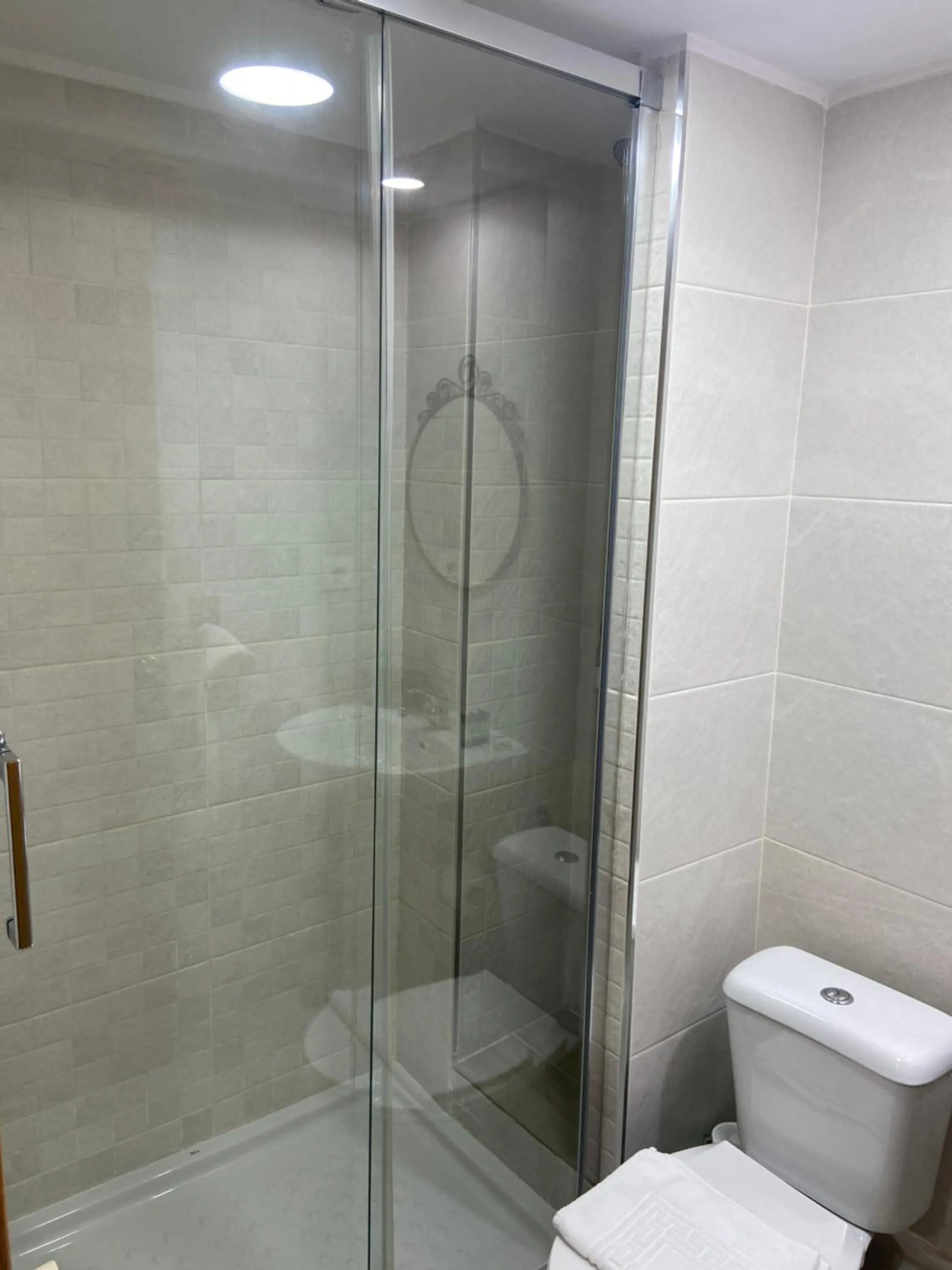 Bathroom in Hostal Elkano