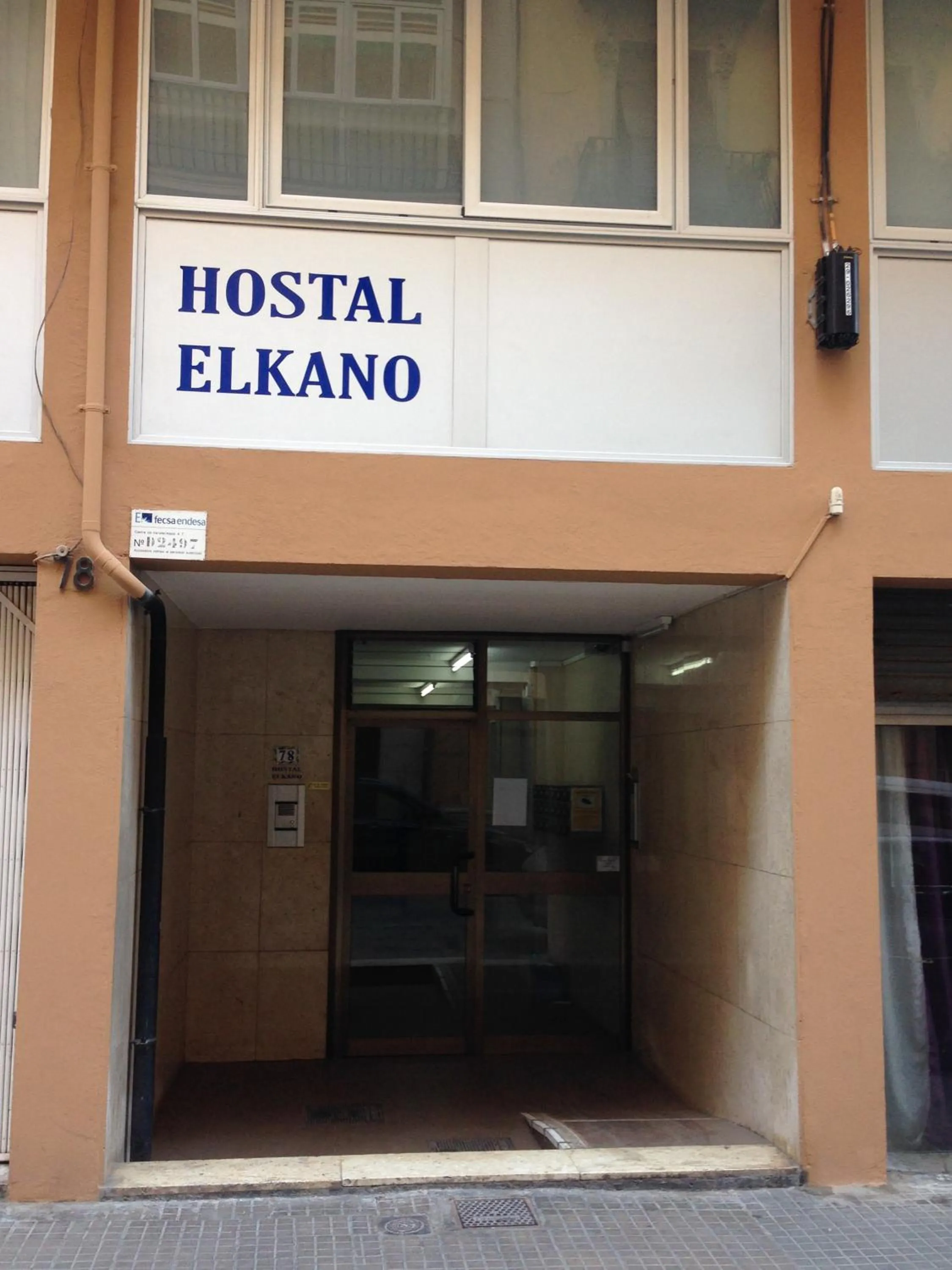 Facade/entrance in Hostal Elkano