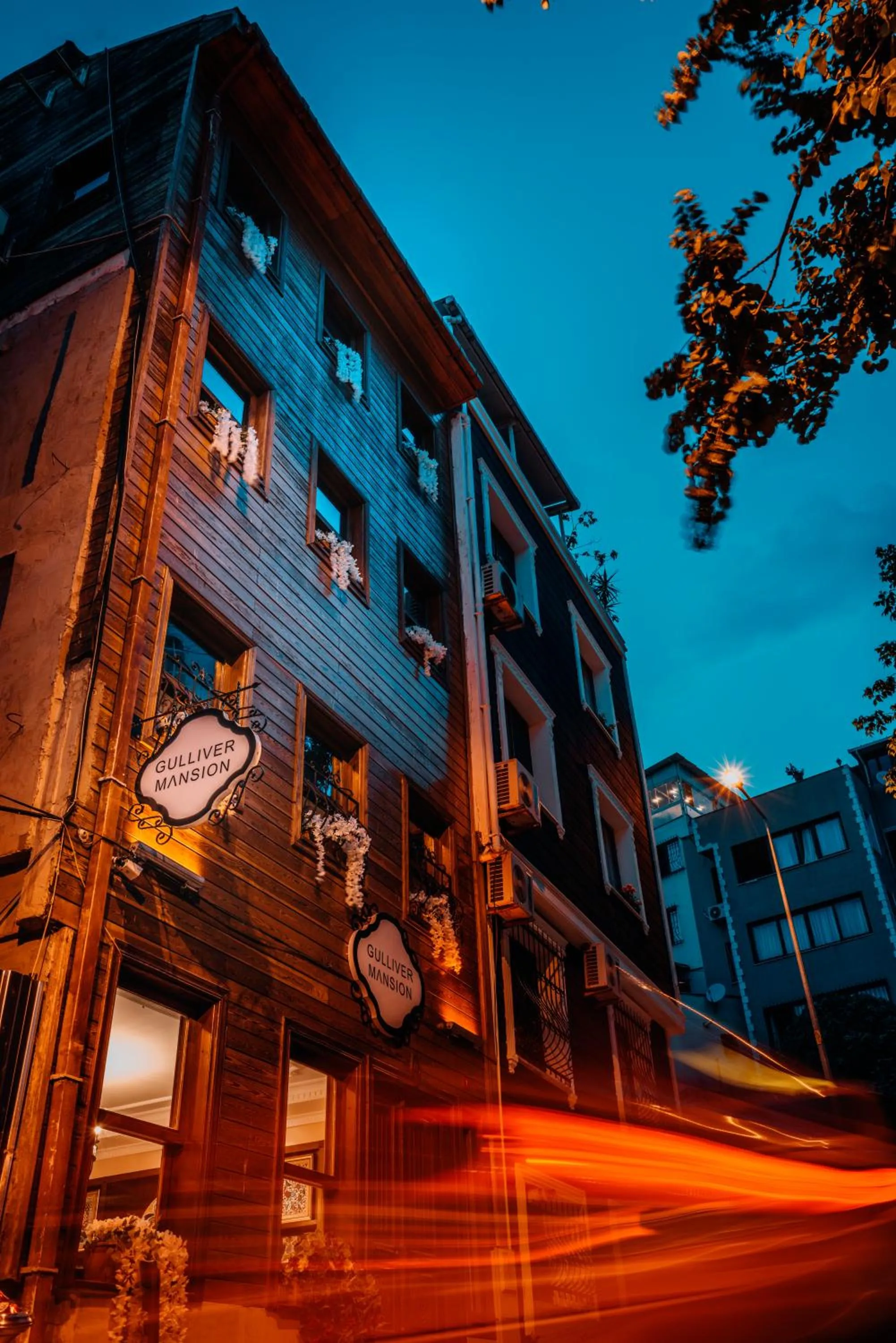 Street view in Gulliver Mansion Hotel