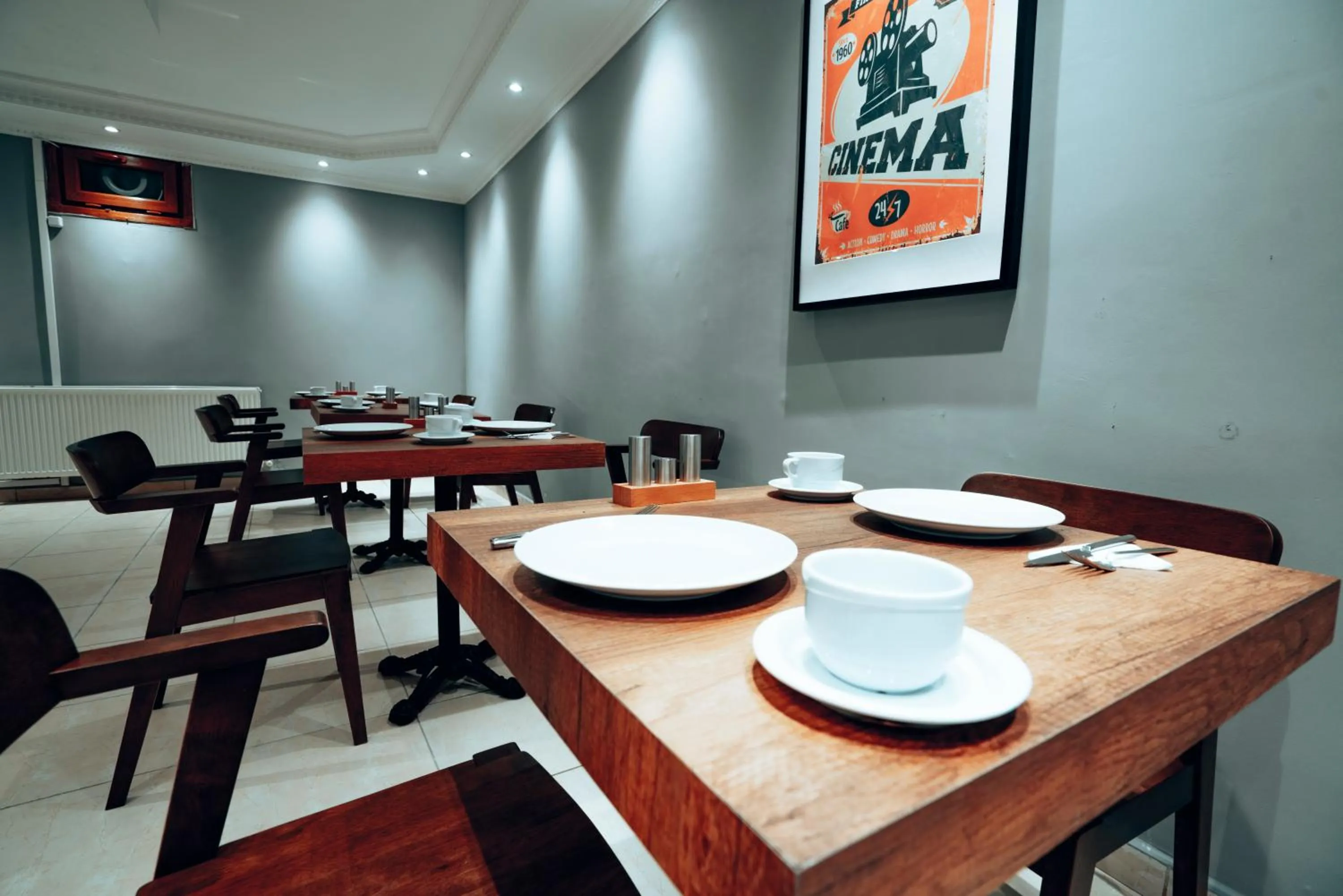 Restaurant/places to eat in Gulliver Mansion Hotel