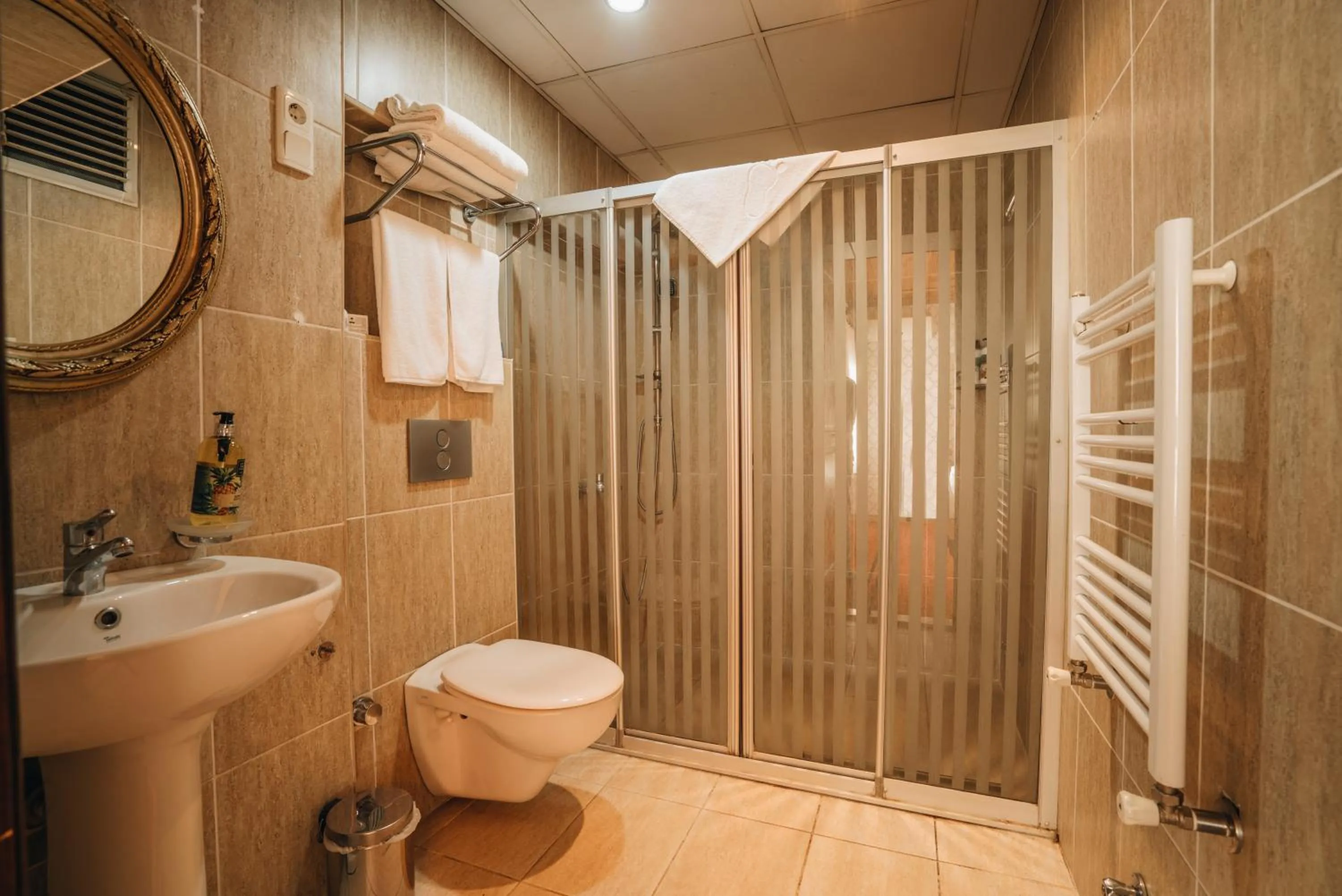 Toilet in Gulliver Mansion Hotel