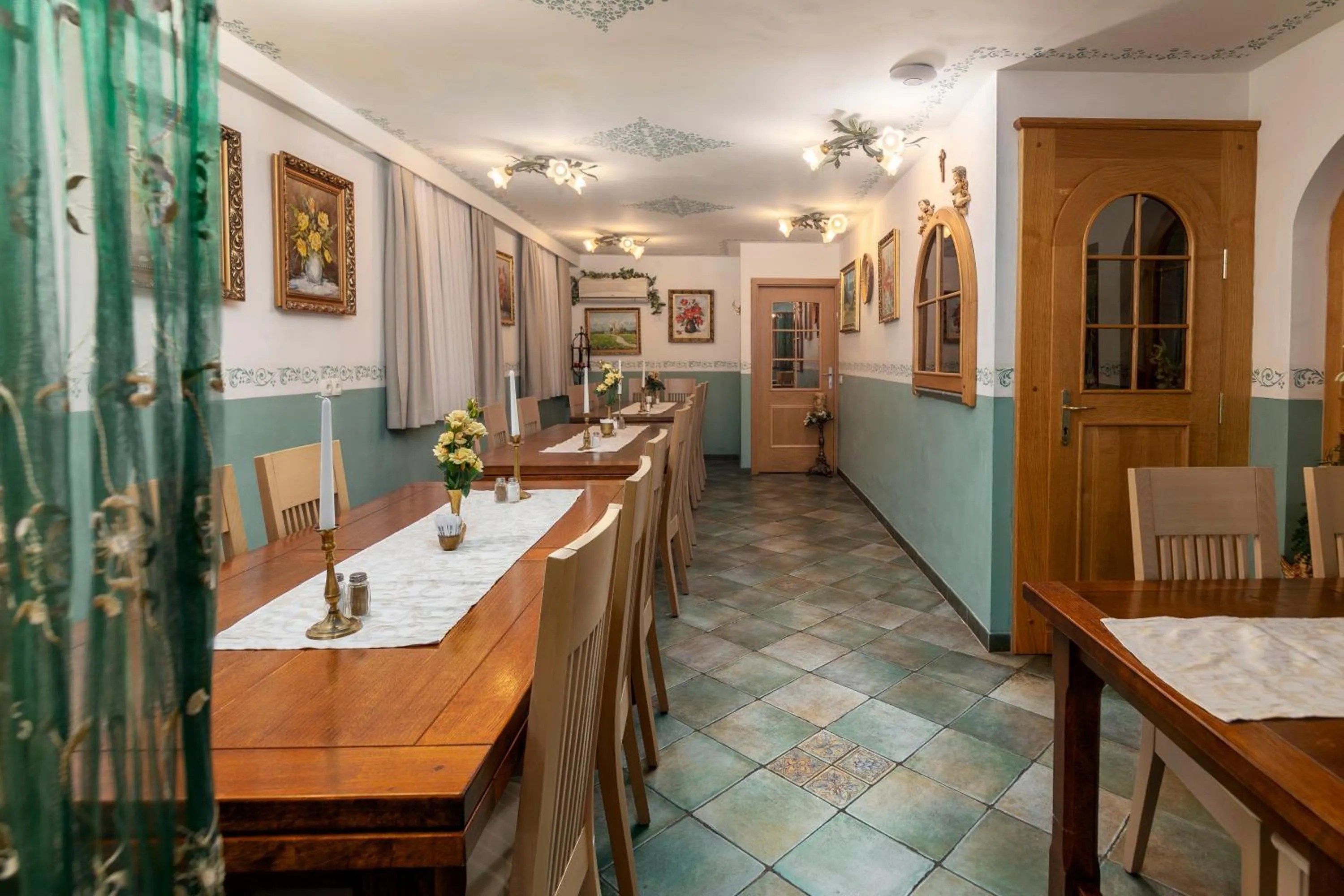 Dining area in Jagodic Garni Hotel