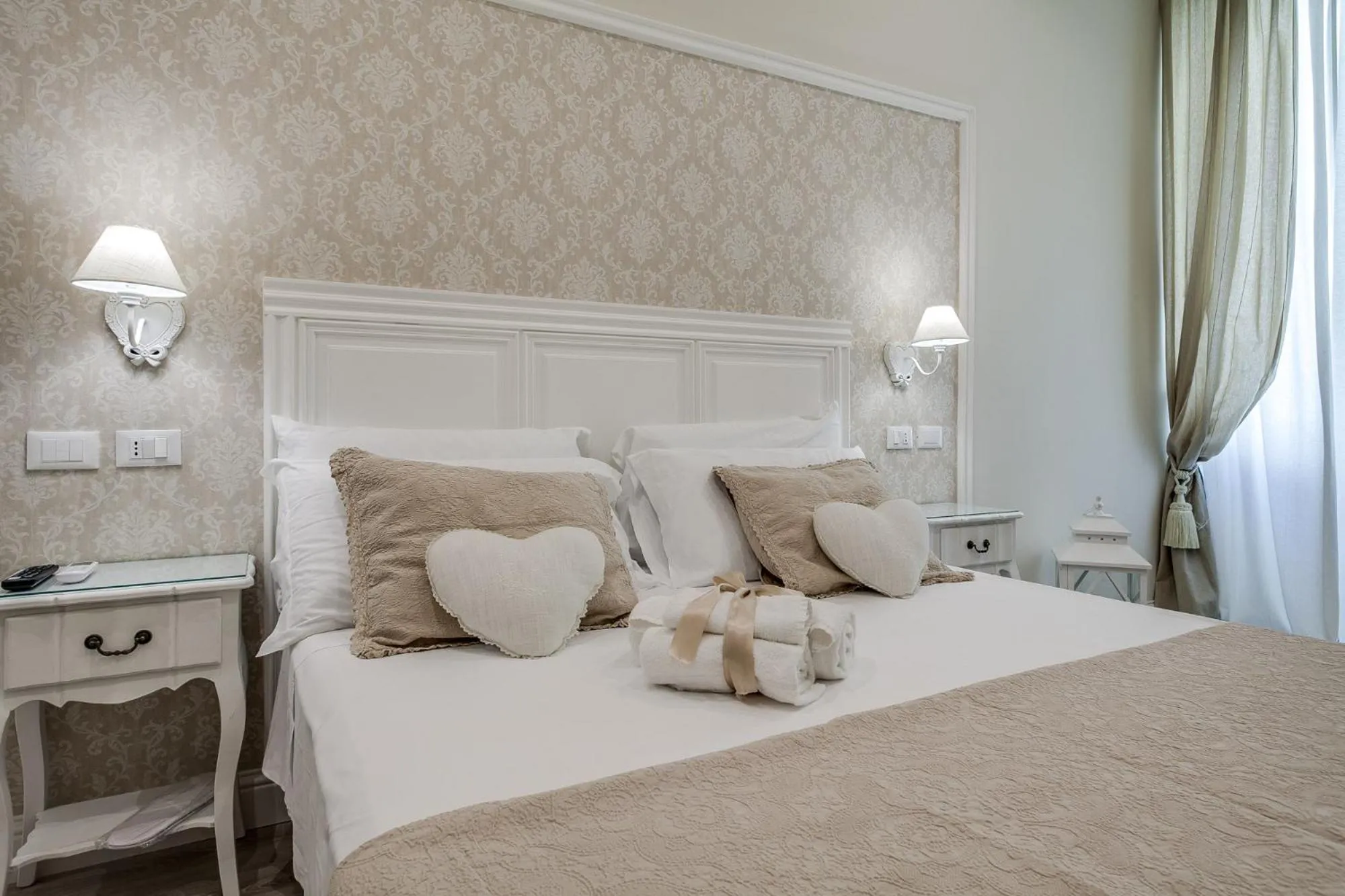 Decorative detail, Bed in Charme & Chic Luxury