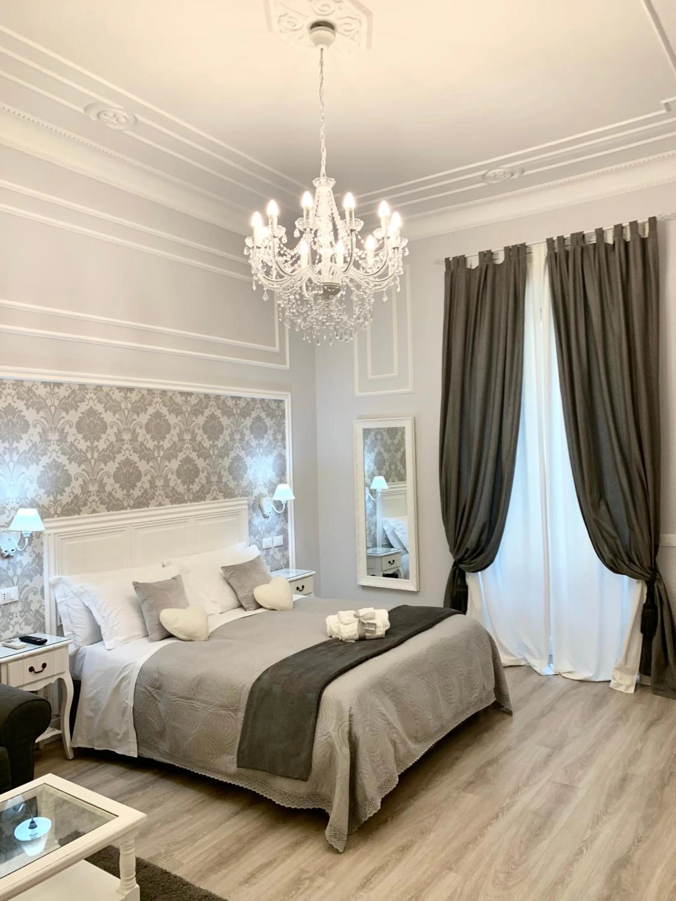 Photo of the whole room, Bed in Charme & Chic Luxury