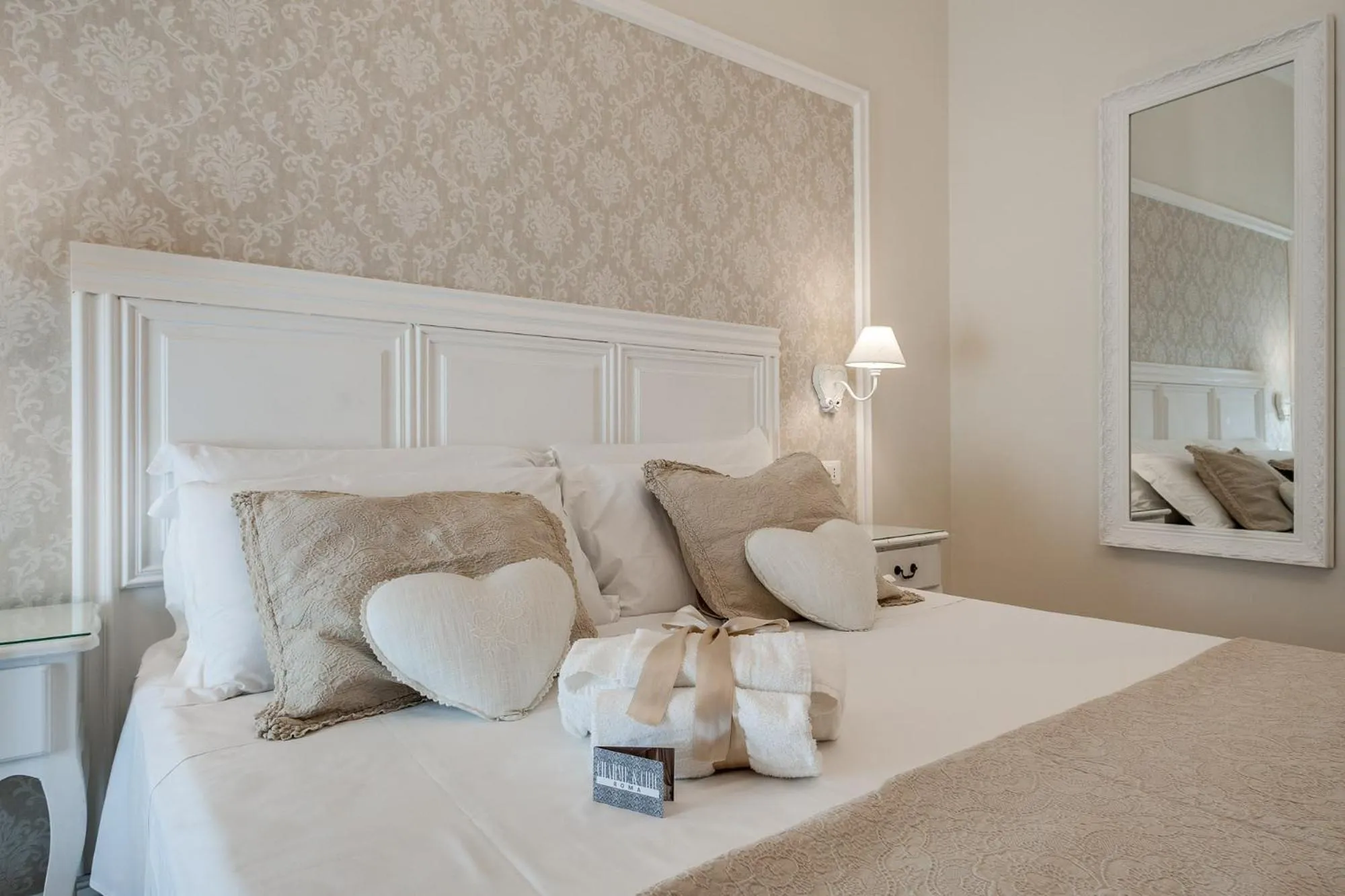 Photo of the whole room, Bed in Charme & Chic Luxury