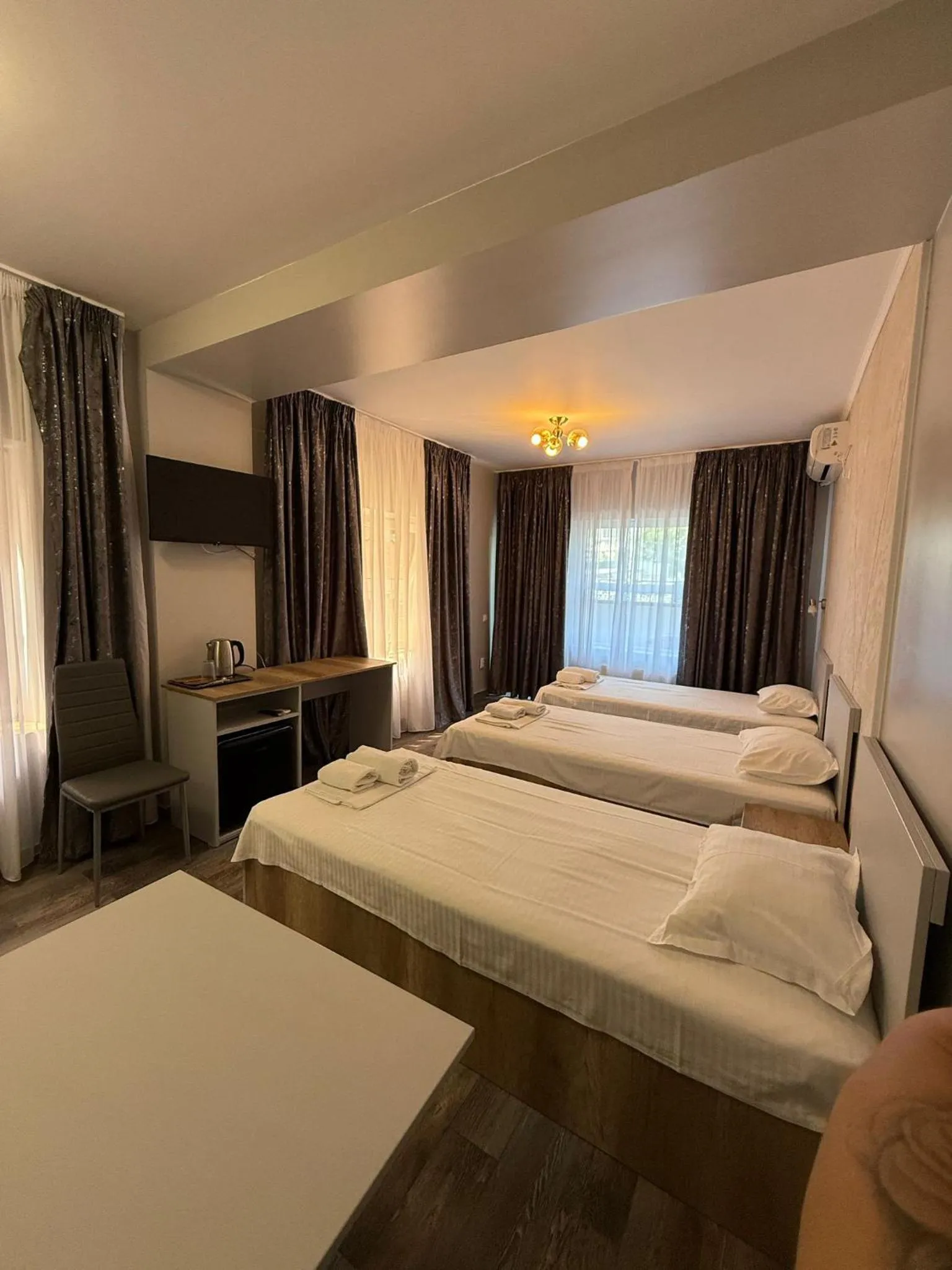 Bed in Ave Hotel Victoriei