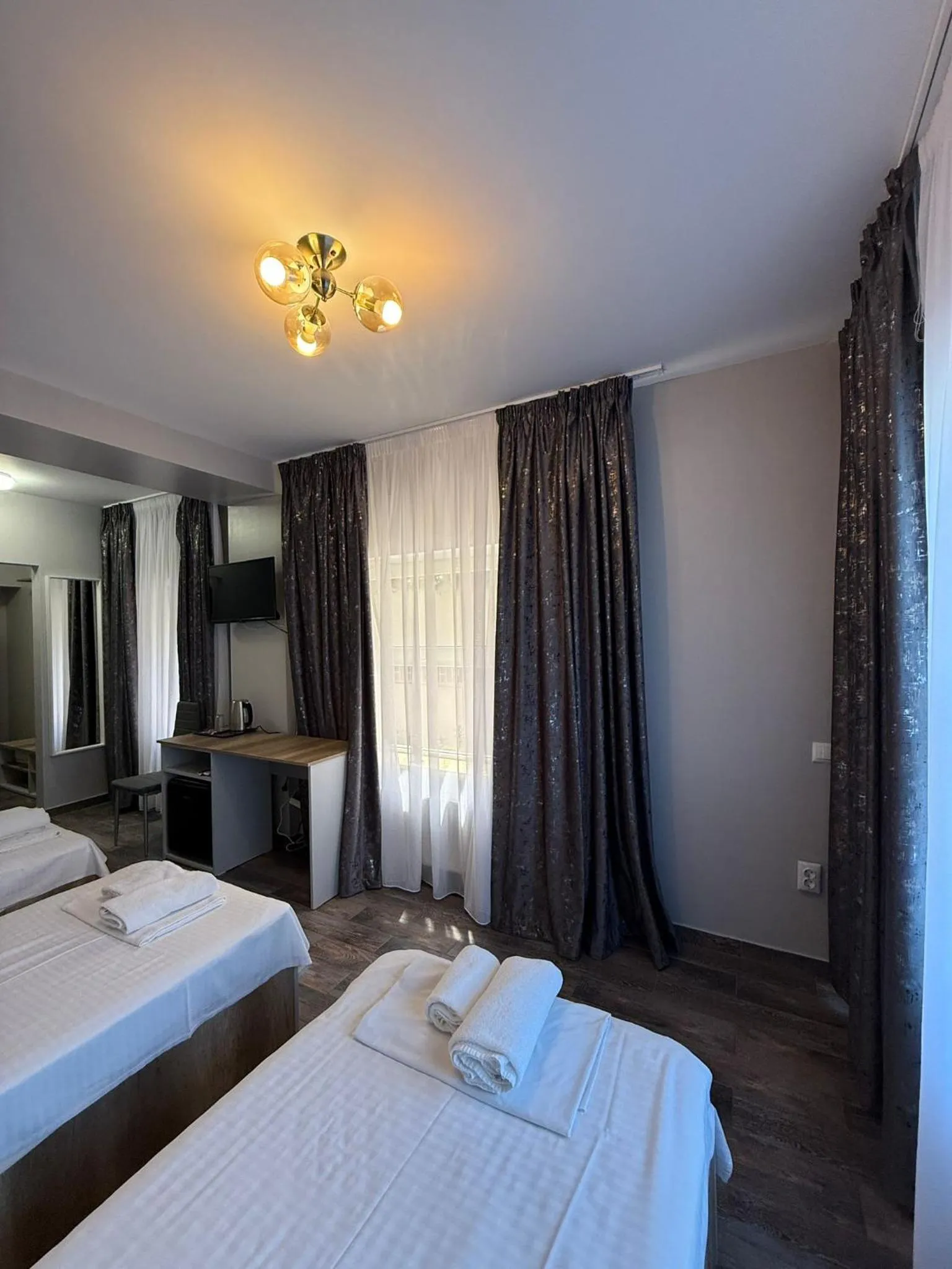 Bed in Ave Hotel Victoriei