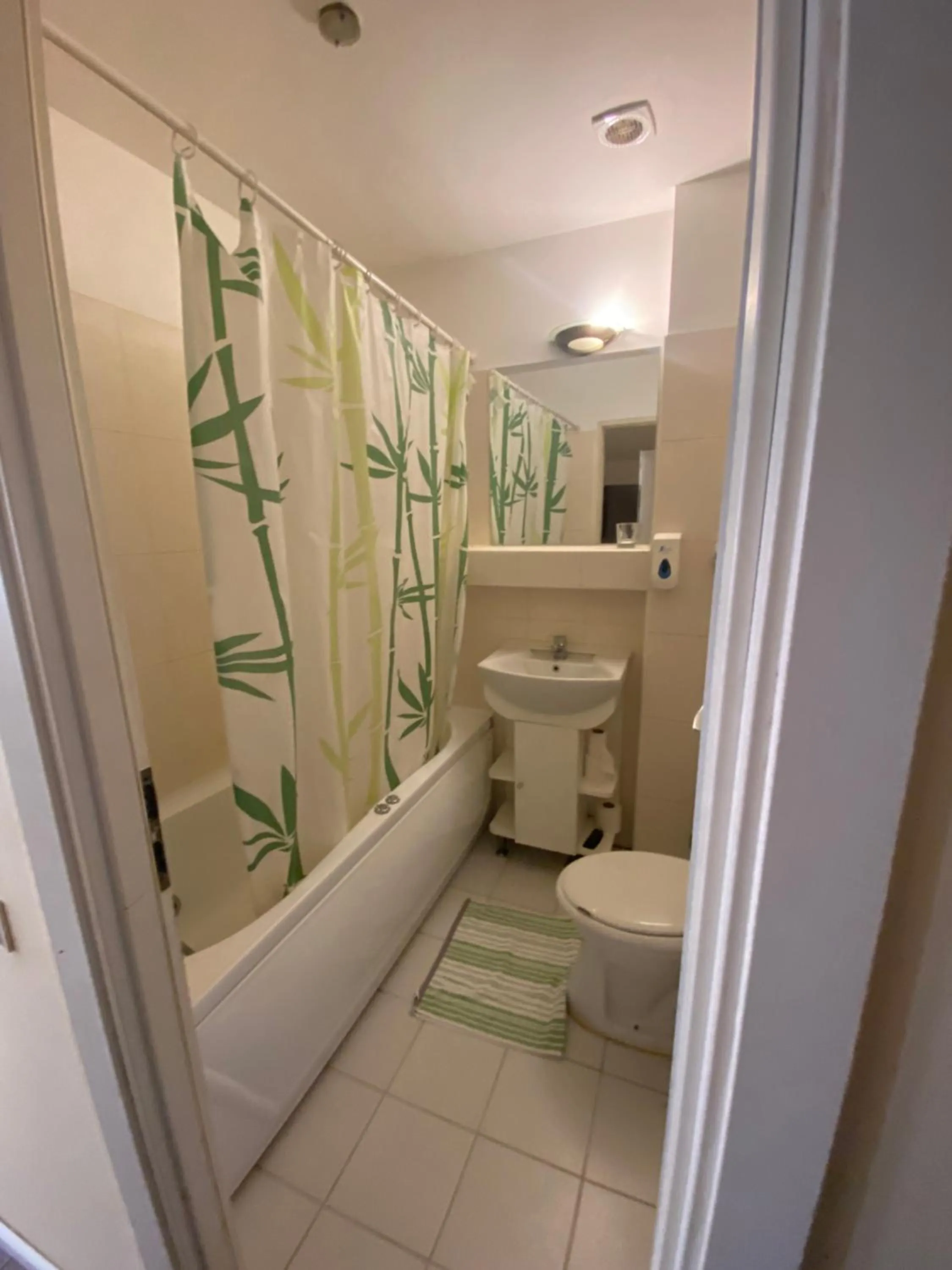 Bathroom in Ave Hotel Victoriei