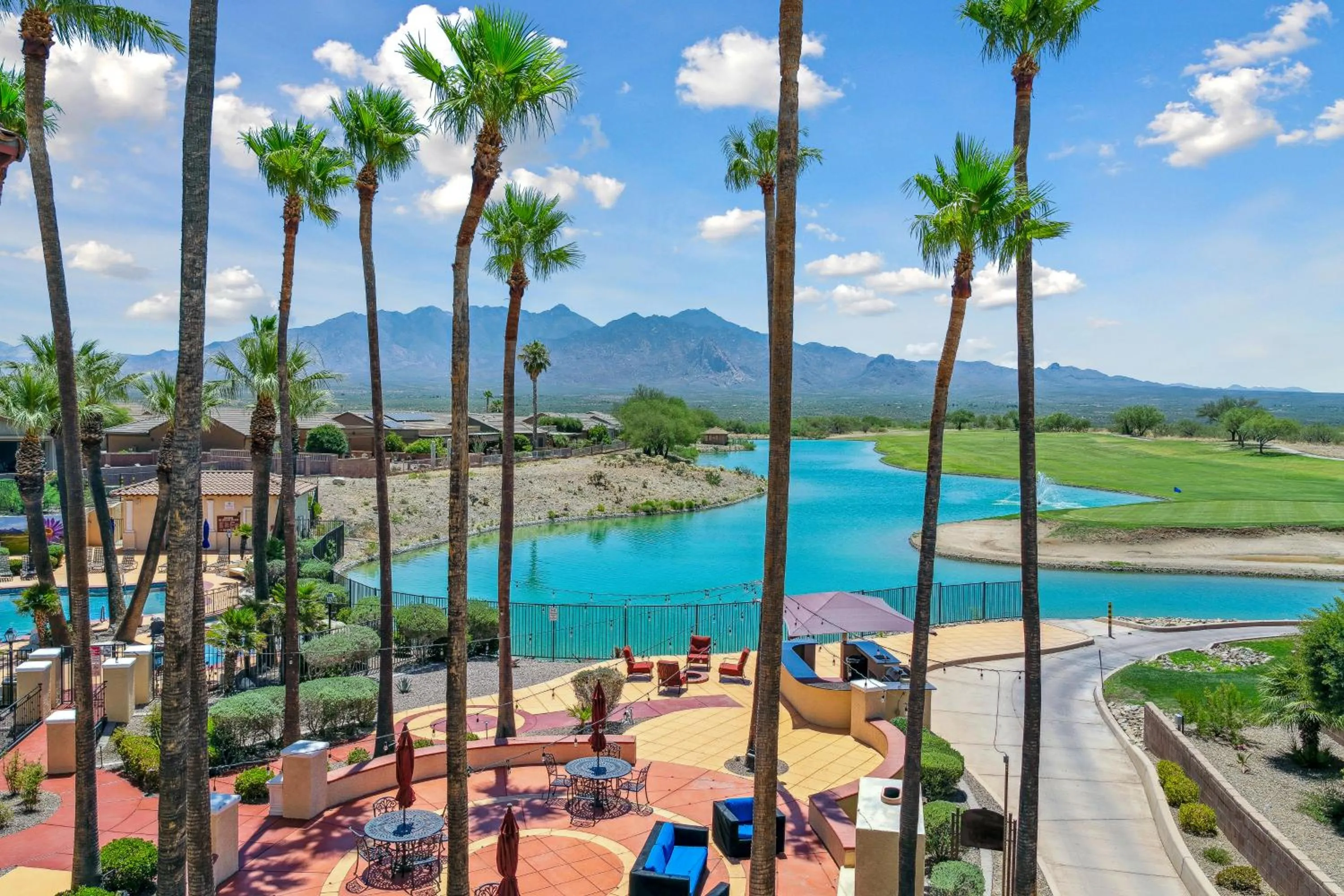 Lake view in Canoa Ranch Golf Resort