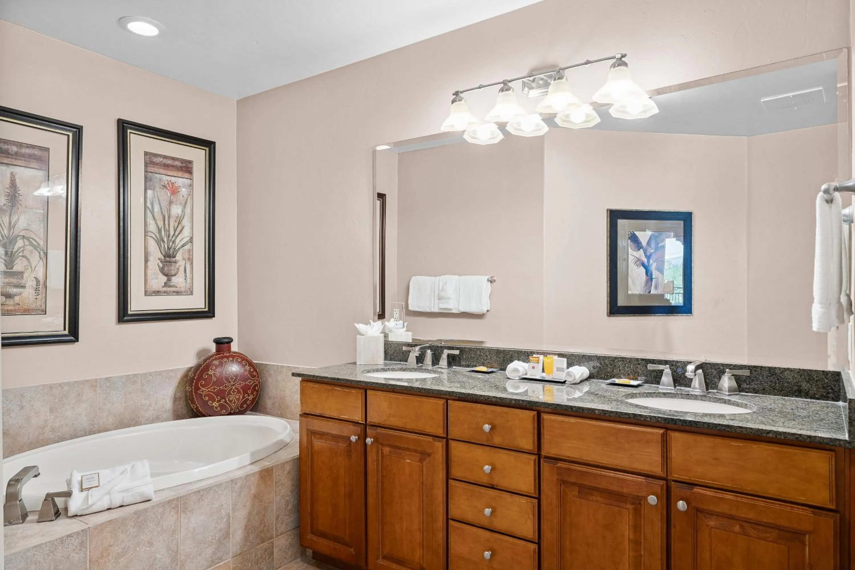 Bathroom in Canoa Ranch Golf Resort