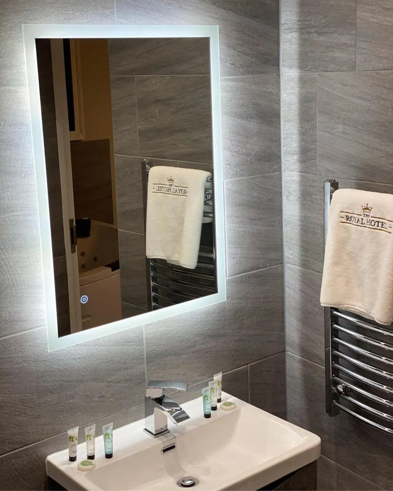 The Empress Jacuzzi Quarters - Executive Sea View Room in The Royal Hotel - Clacton On Sea The Empress Jacuzzi Quarters - Executive Sea View Room in The Royal Hotel - Clacton On Sea