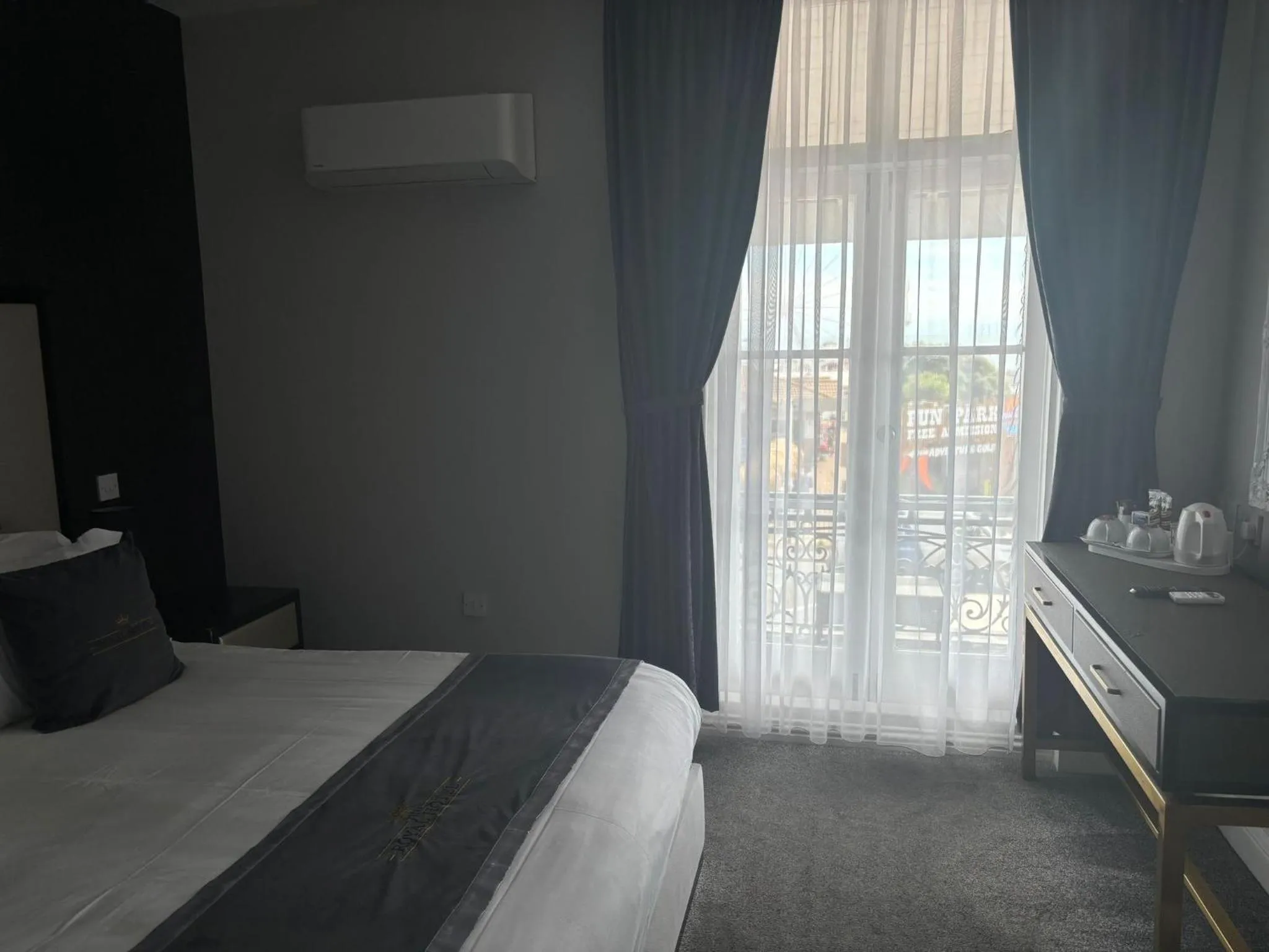Property building, Bed in The Royal Hotel - Clacton On Sea