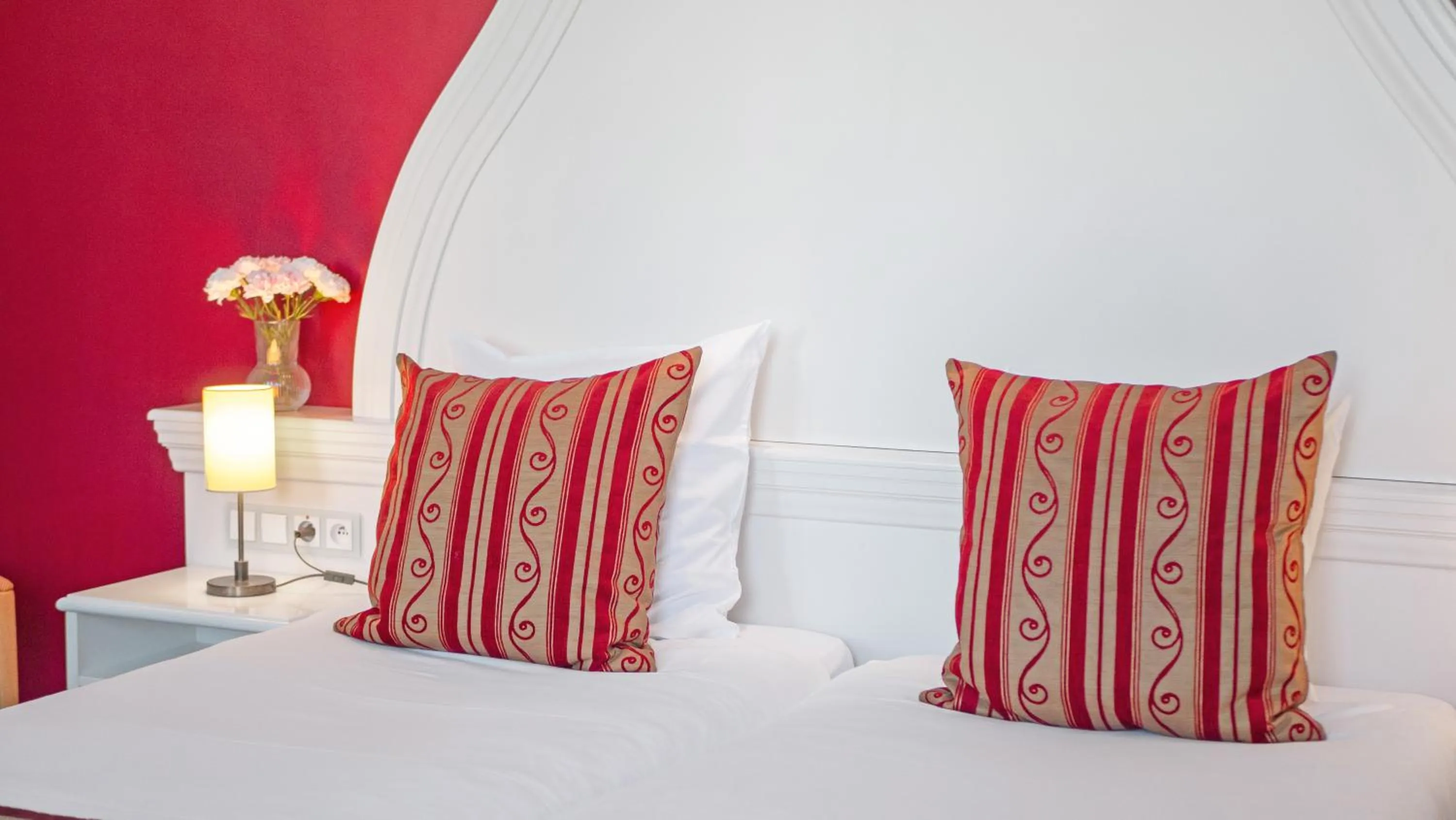 Bed in Hotel Les Tourelles