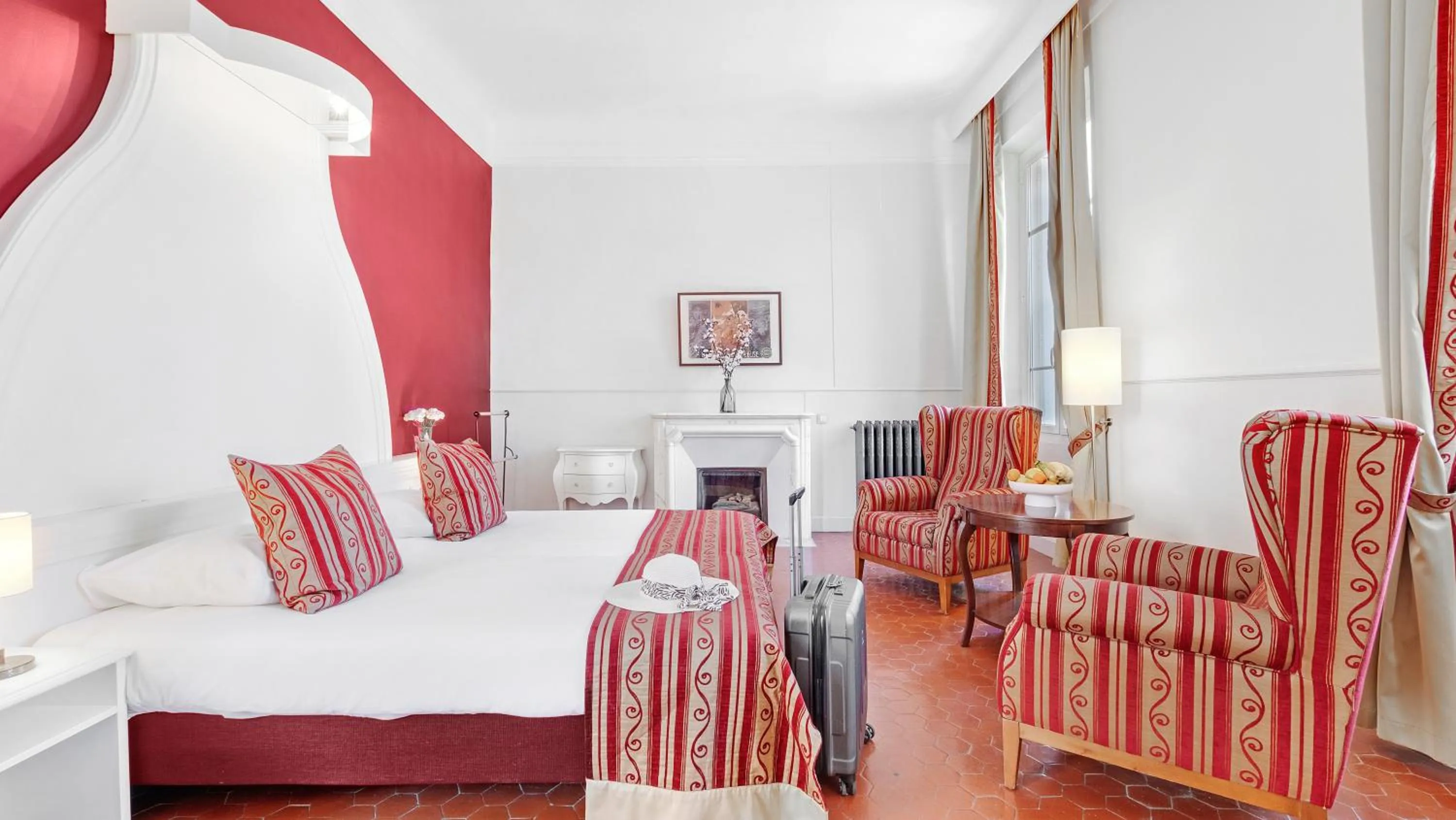 Bed in Hotel Les Tourelles