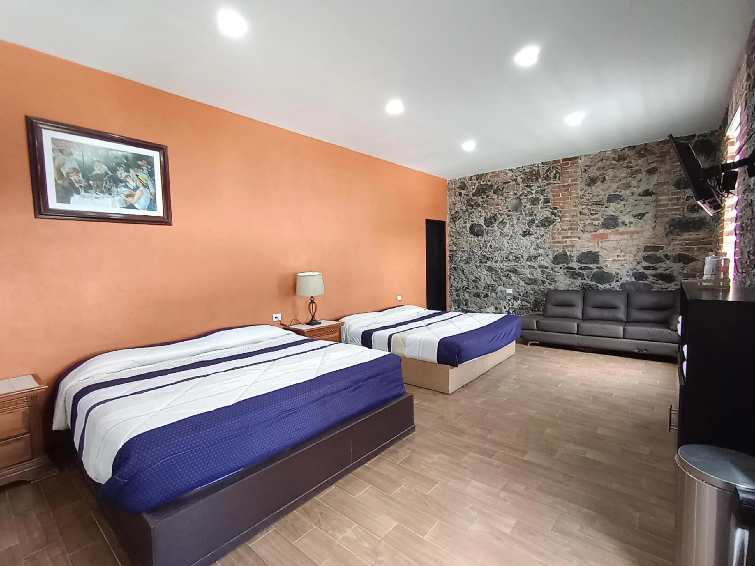 Property building, Bed in Hotel Xochicaltzin