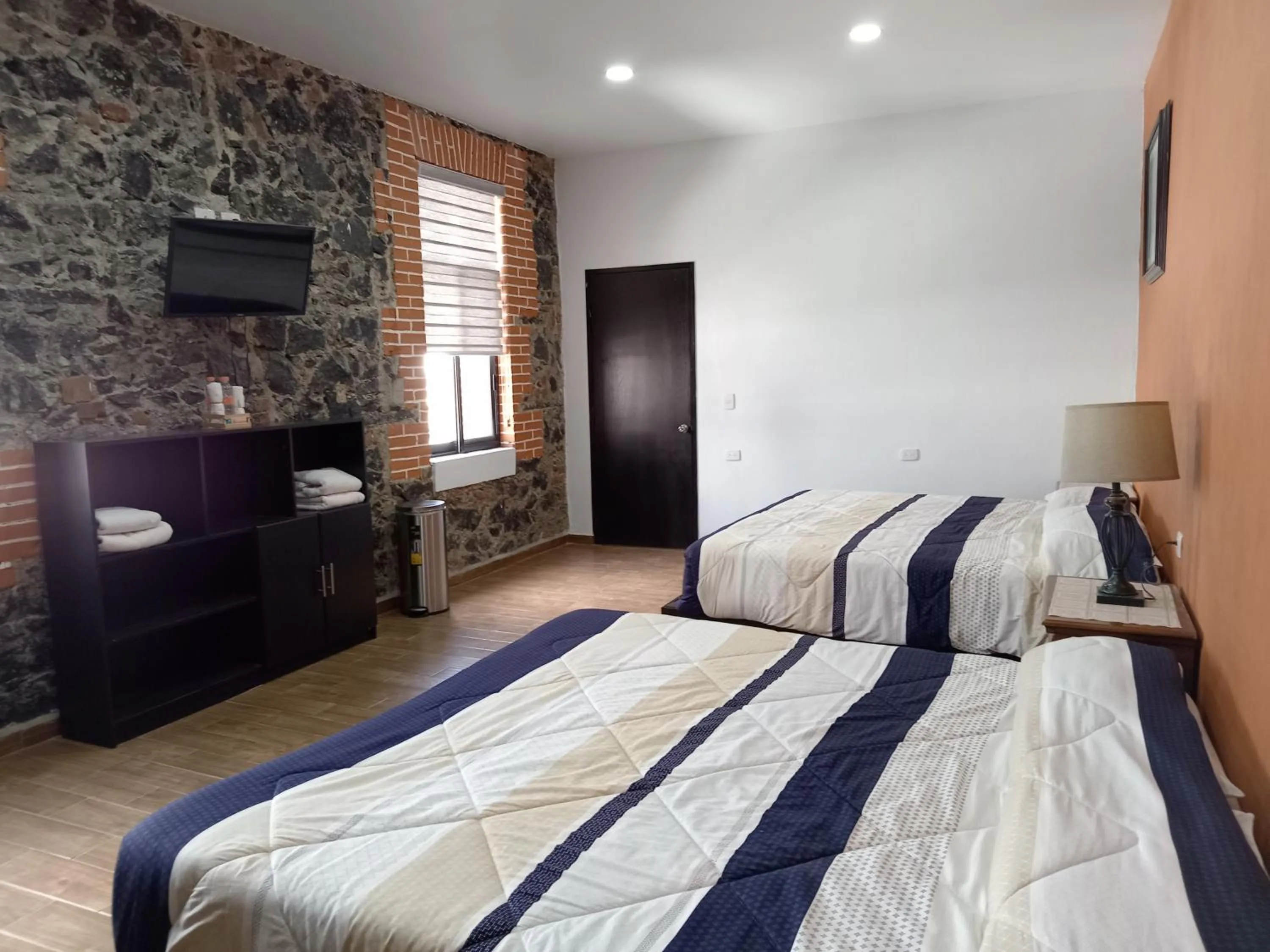 Property building, Bed in Hotel Xochicaltzin