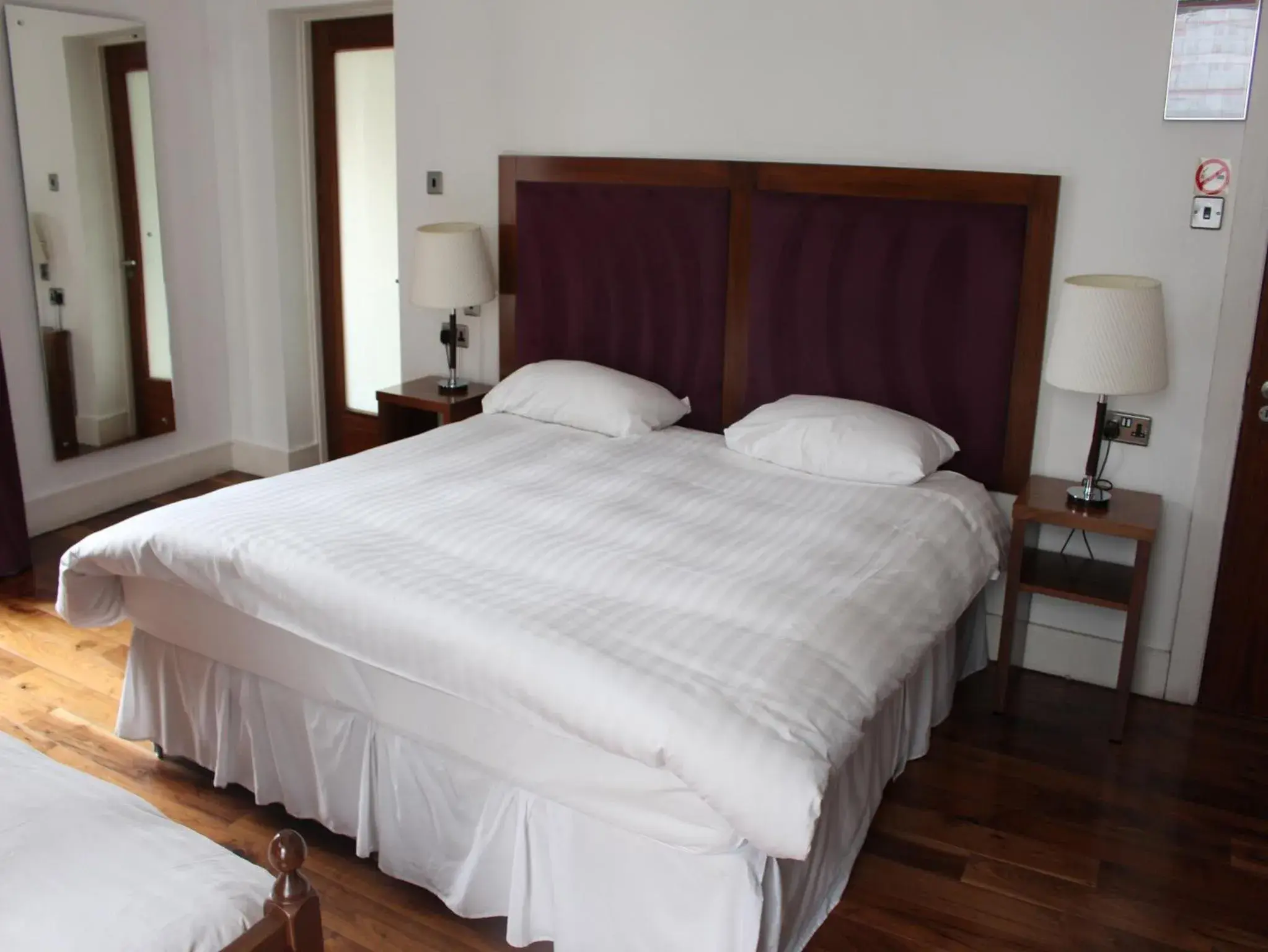 Double Room in The Lombard Townhouse Double Room in The Lombard Townhouse