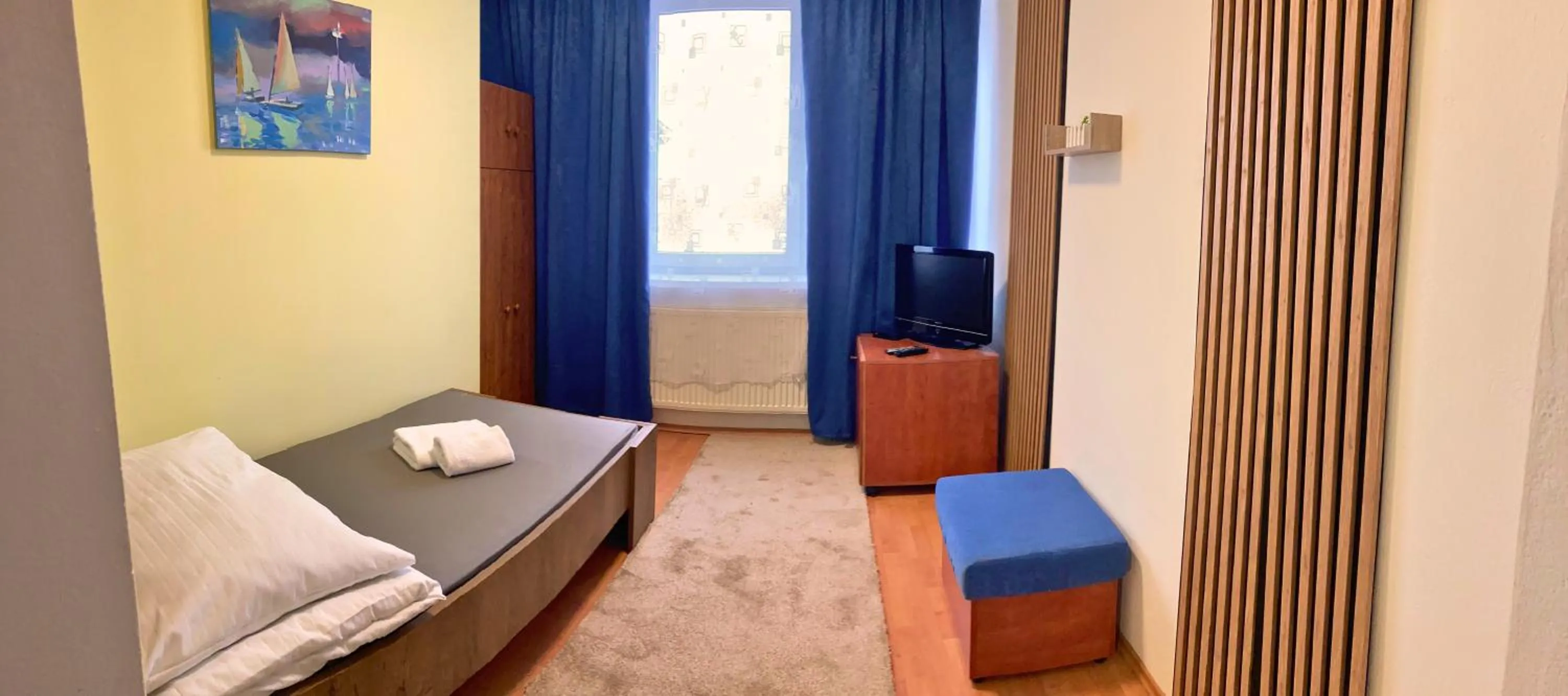Single Room with Shower in Hotel Nostalgia