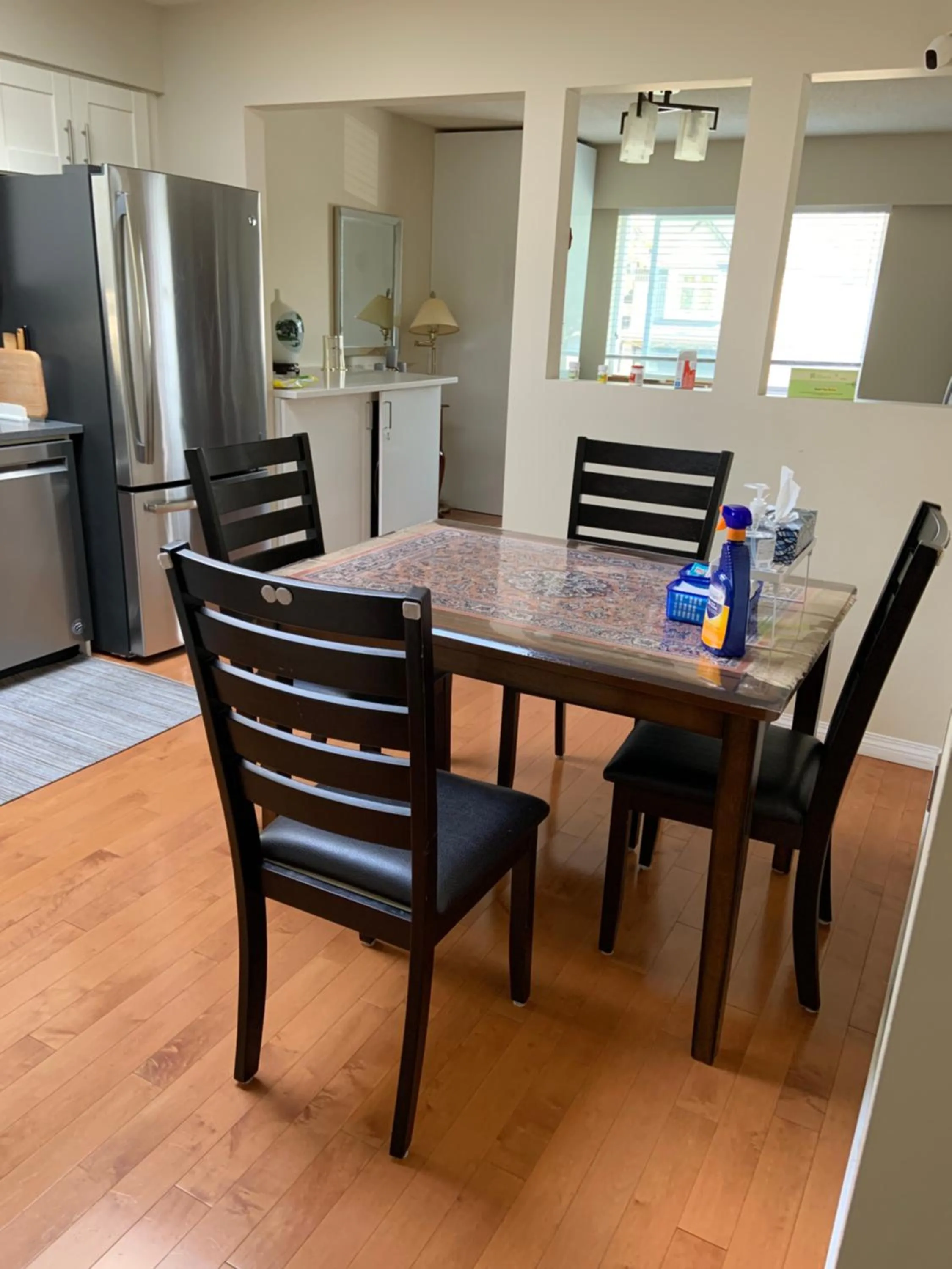 Dining area in Orchid House near Vancouver YVR Airport