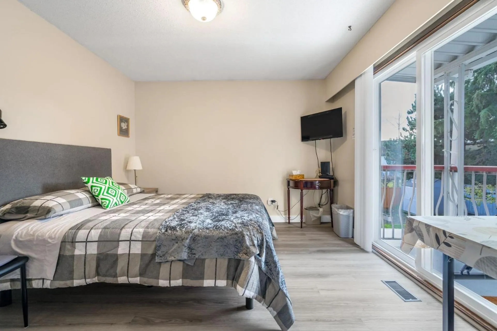 Bed in Orchid House near Vancouver YVR Airport