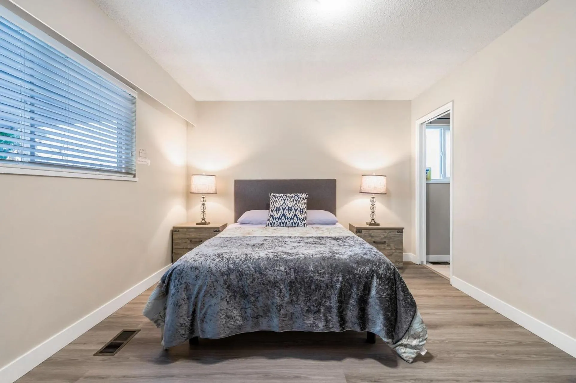 Bed in Orchid House near Vancouver YVR Airport