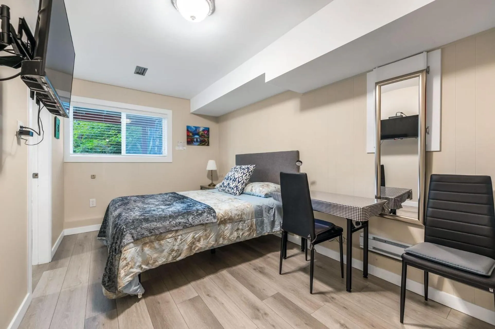 Bed in Orchid House near Vancouver YVR Airport