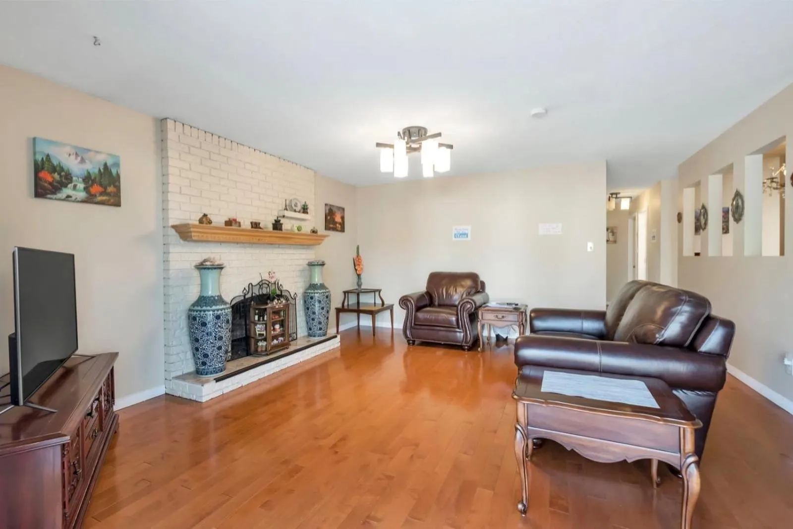 Living room in Orchid House near Vancouver YVR Airport