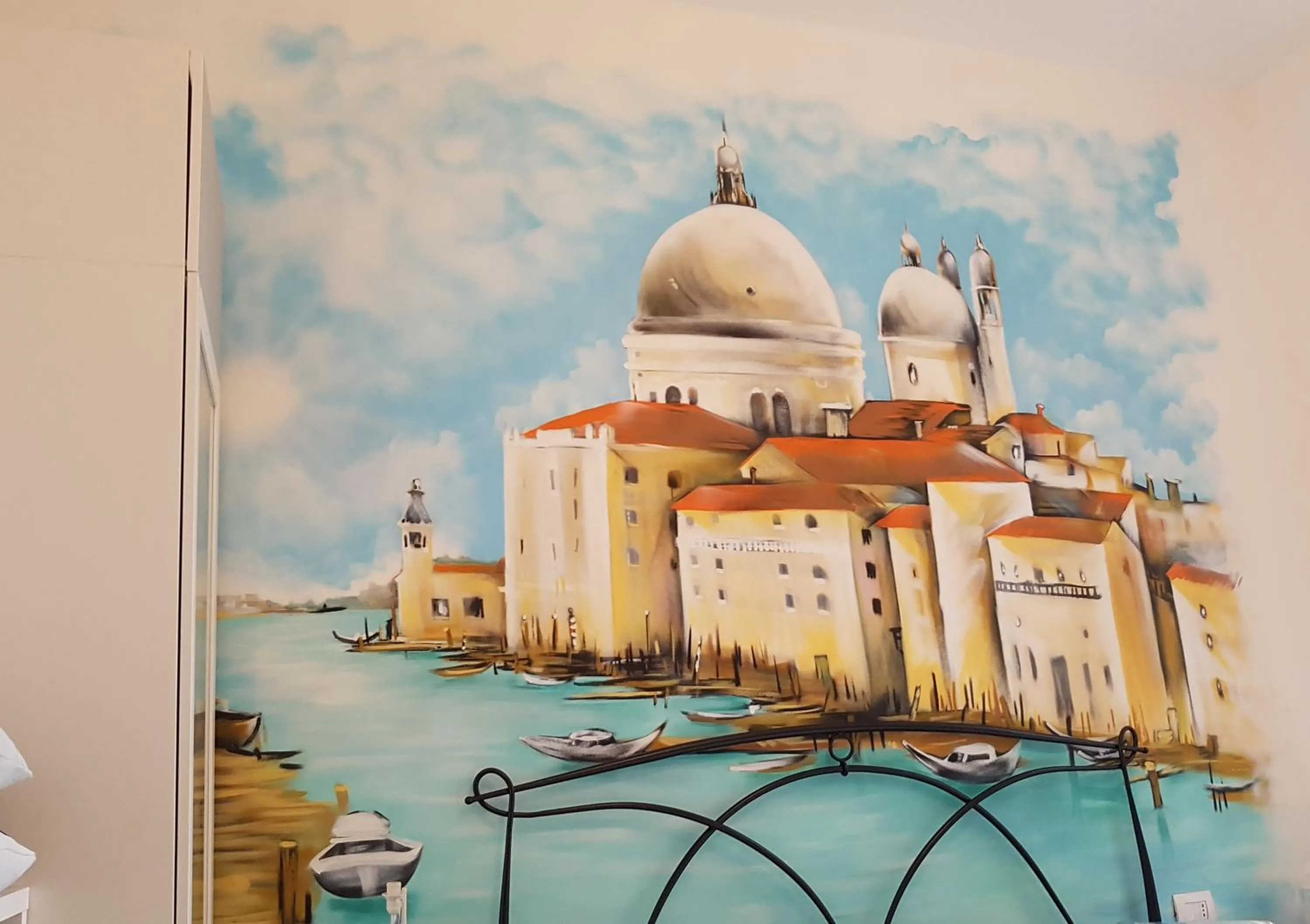 Decorative detail in Bed Rho Stazione - Fiera