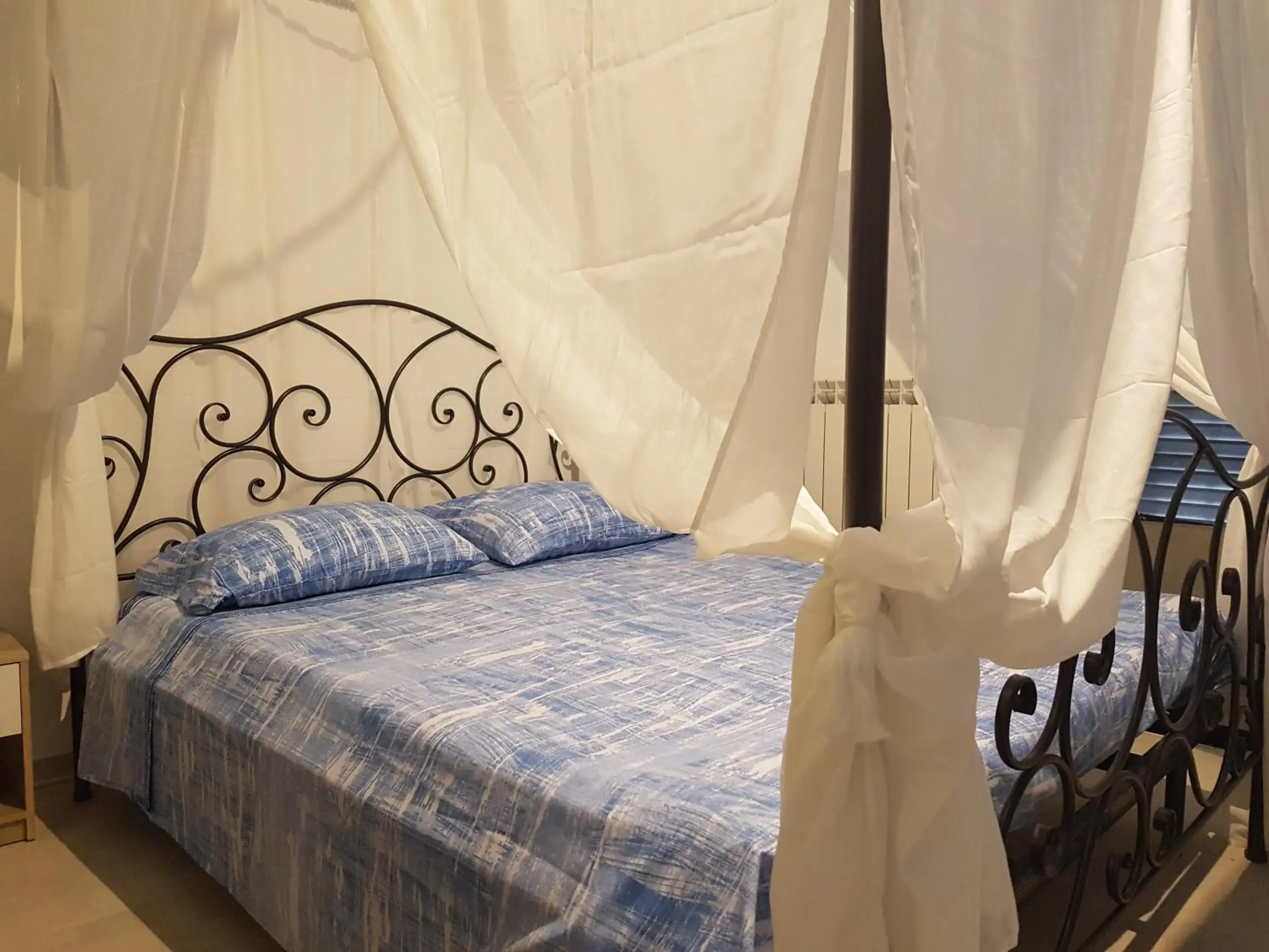 Quadruple Room with Private Bathroom in Bed Rho Stazione - Fiera Quadruple Room with Private Bathroom in Bed Rho Stazione - Fiera