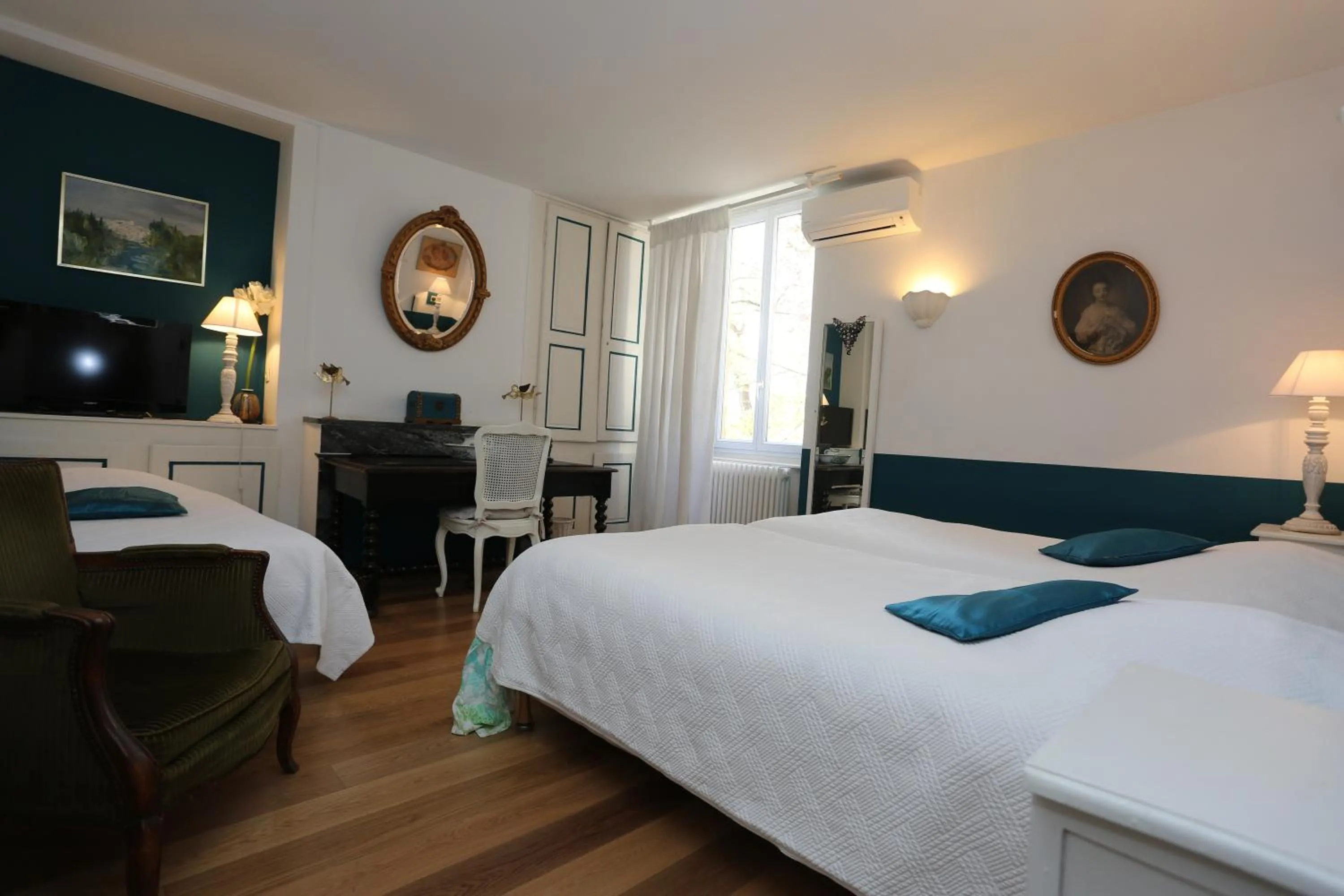 Property building, Bed in La Gabetière