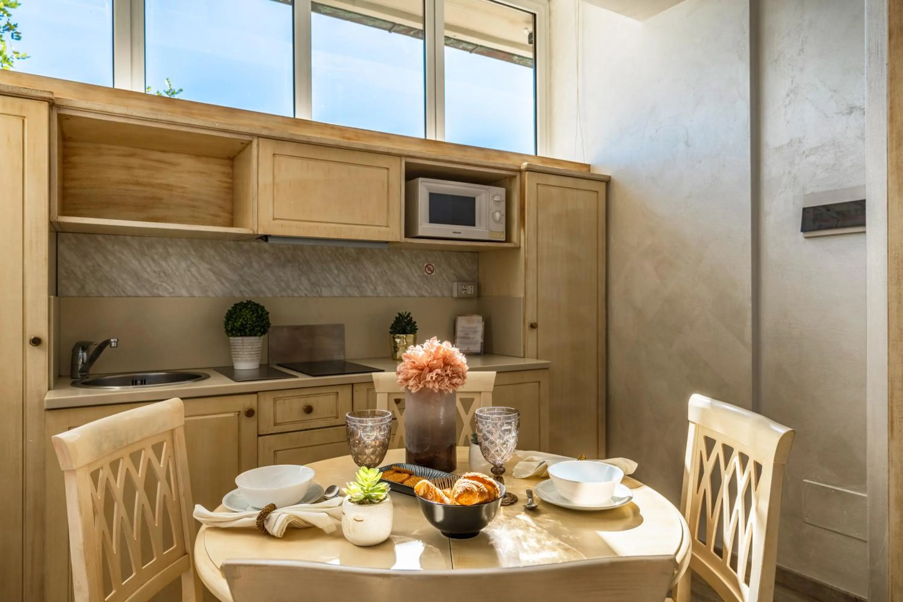 Kitchen or kitchenette in Baba Residences
