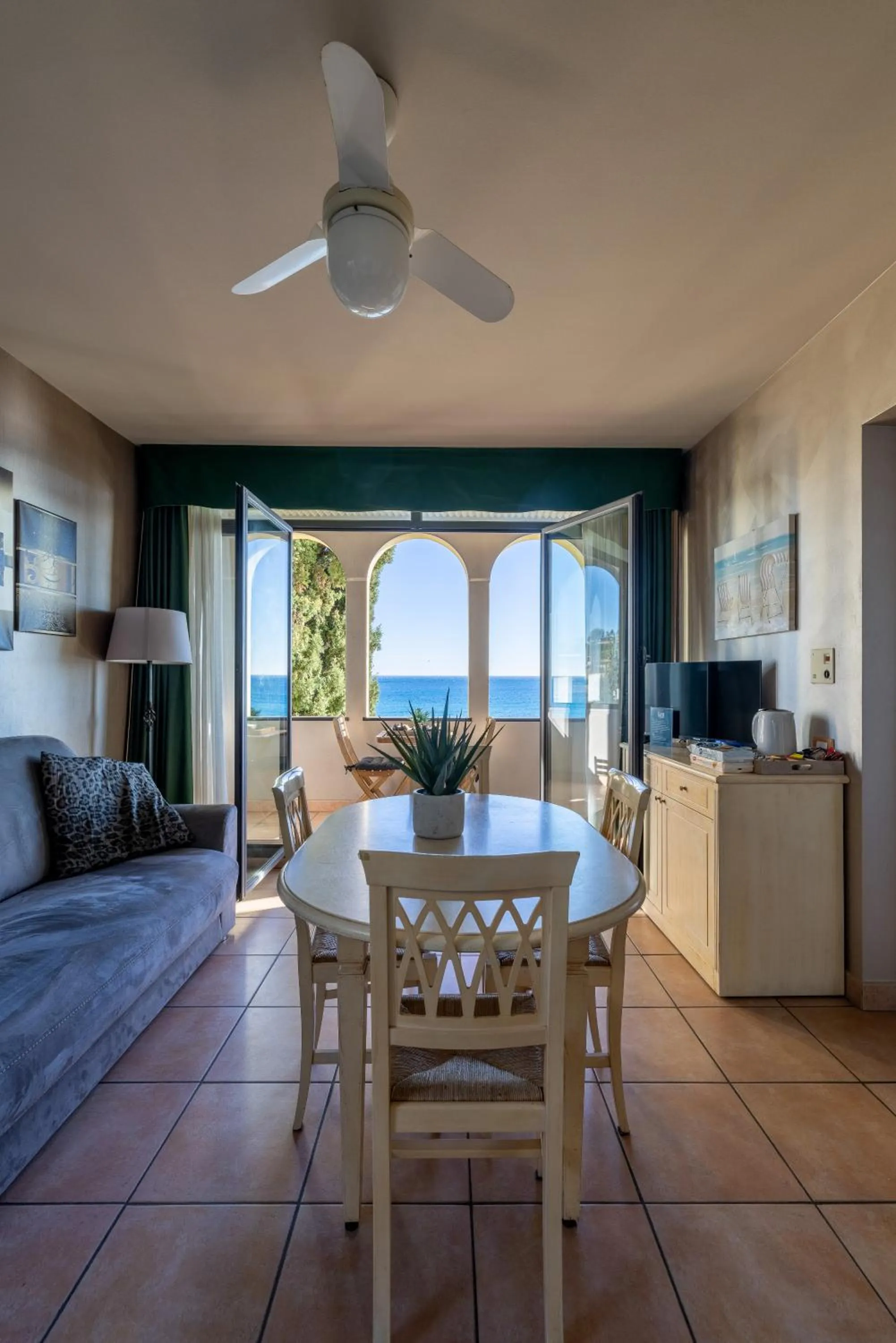 Communal lounge/ TV room in Baba Residences