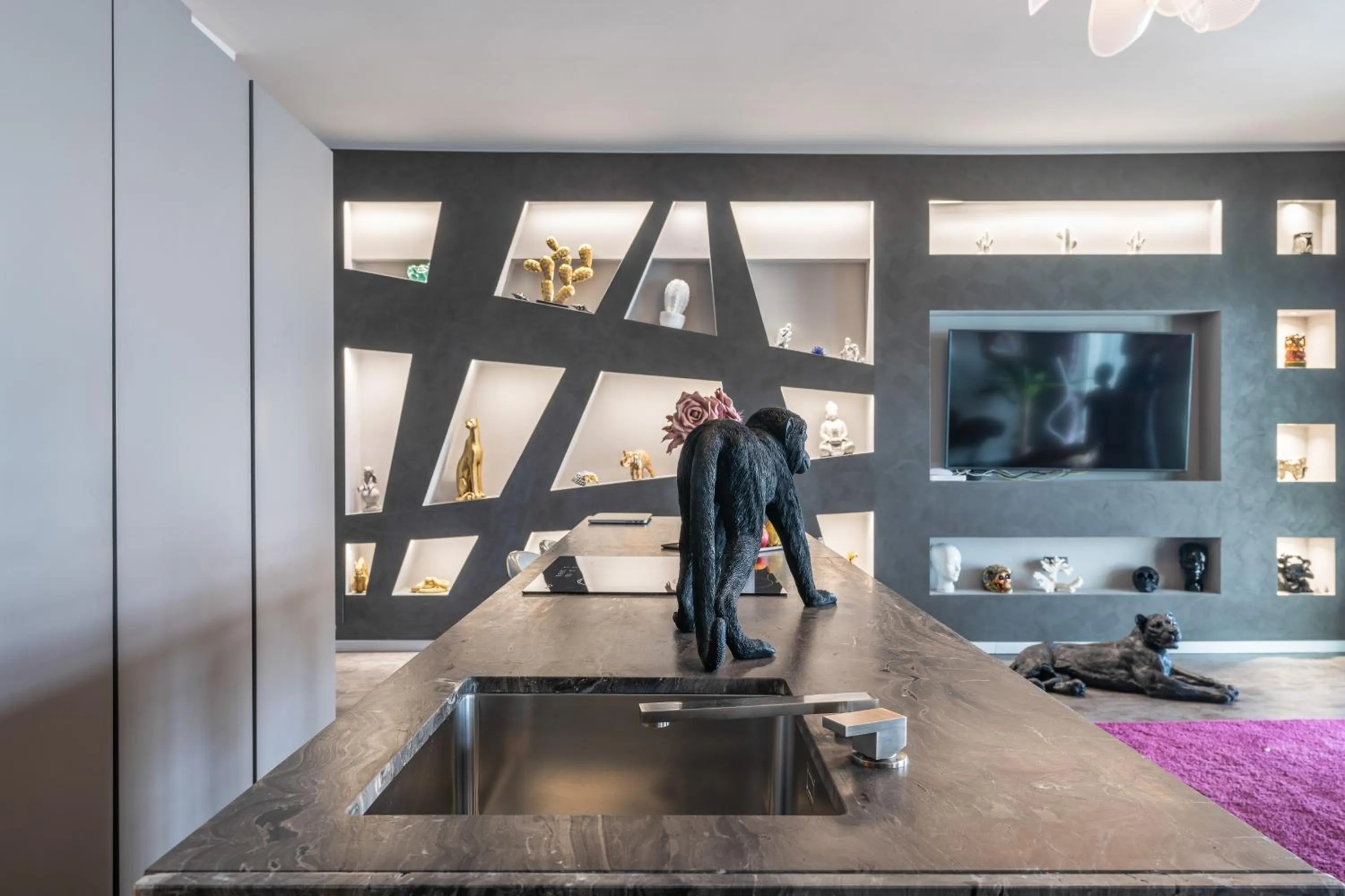 Communal lounge/ TV room in Baba Residences