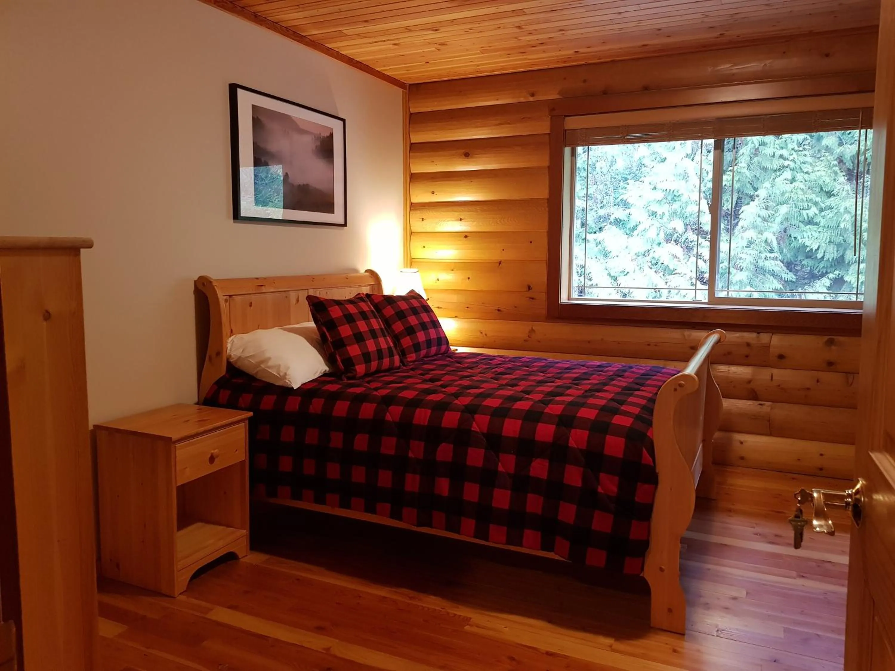 Bed in Cowichan River Lodge