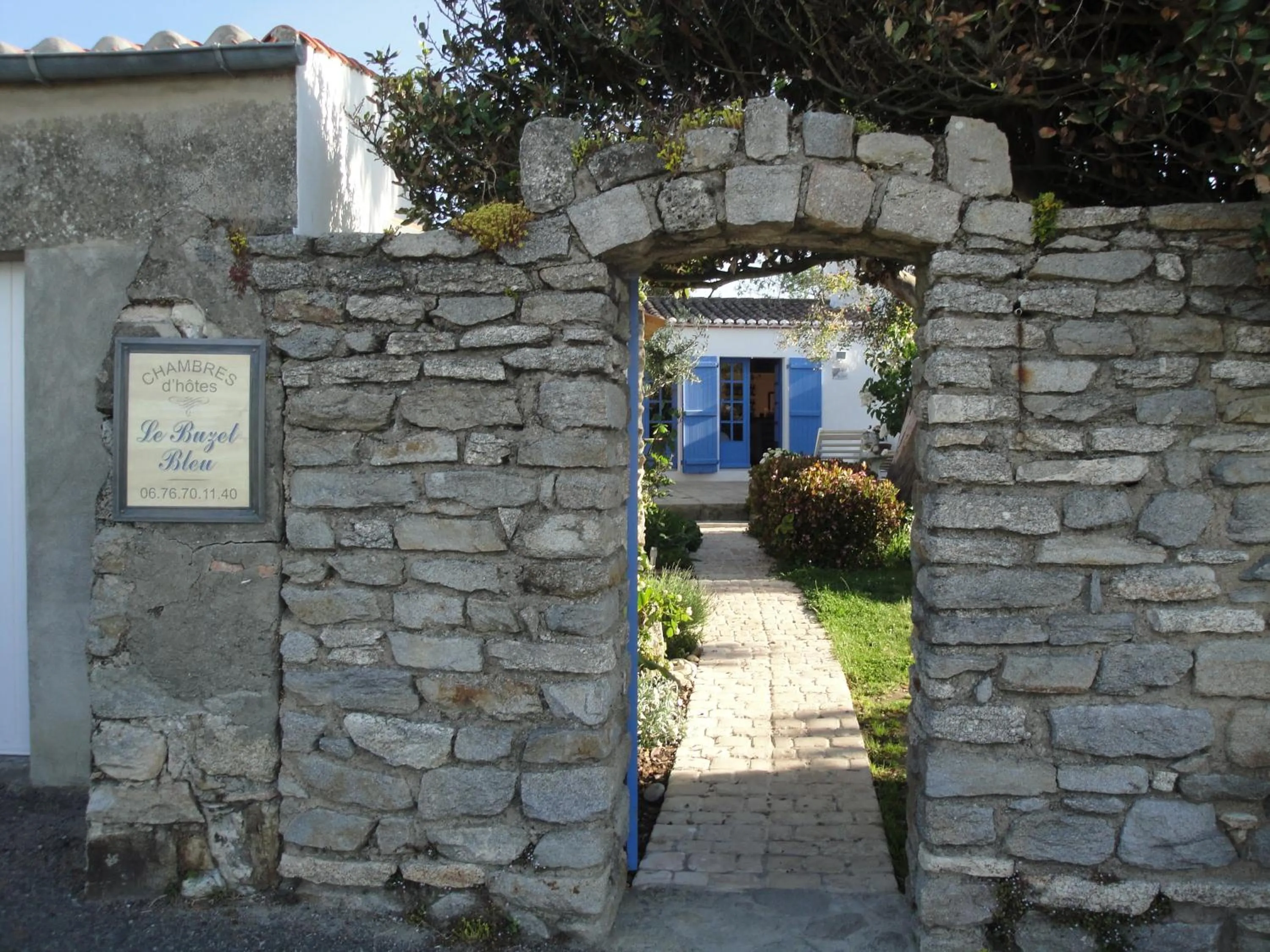 Facade/entrance in Le Buzet Bleu Bed & Breakfast
