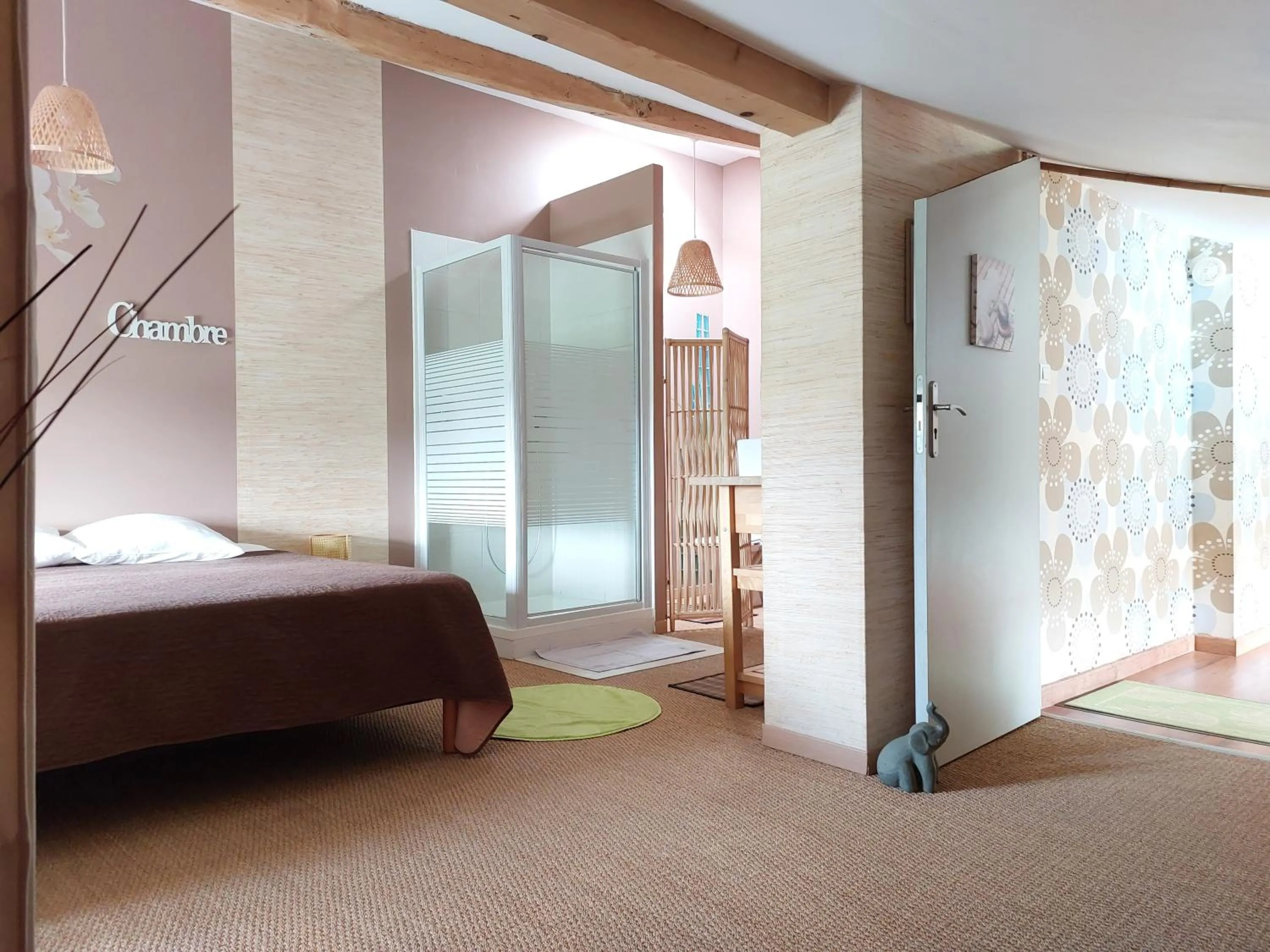 Photo of the whole room, Bed in Le Clos de Saint Amour