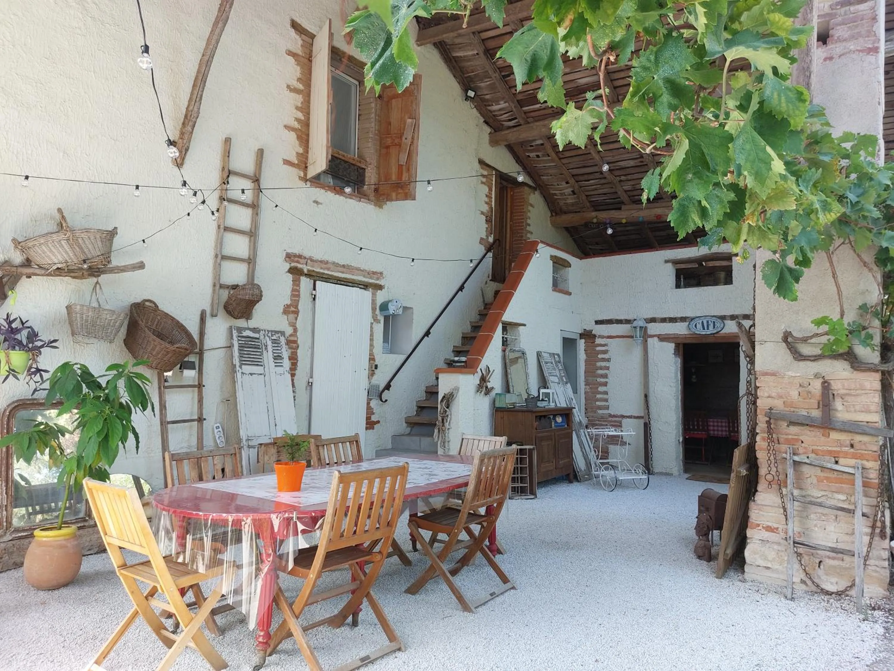 Dining area in Le Clos de Saint Amour
