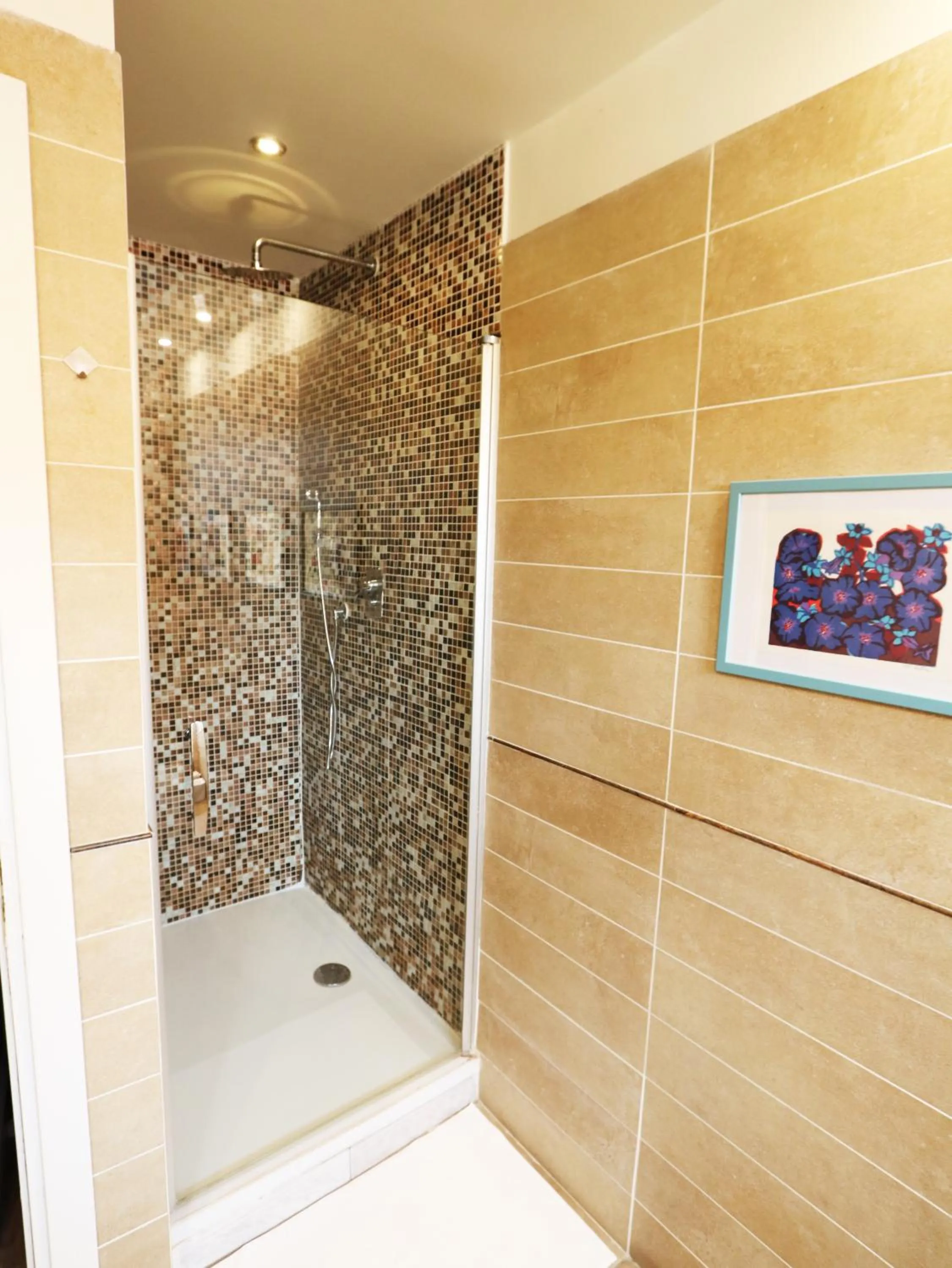 Shower in Grand Hostel Coconut