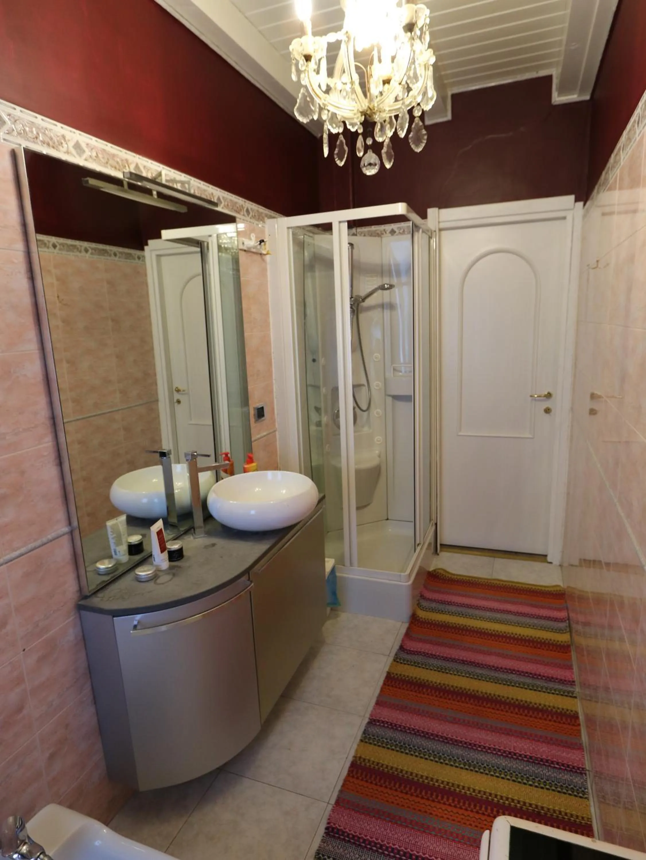 Shower in Grand Hostel Coconut