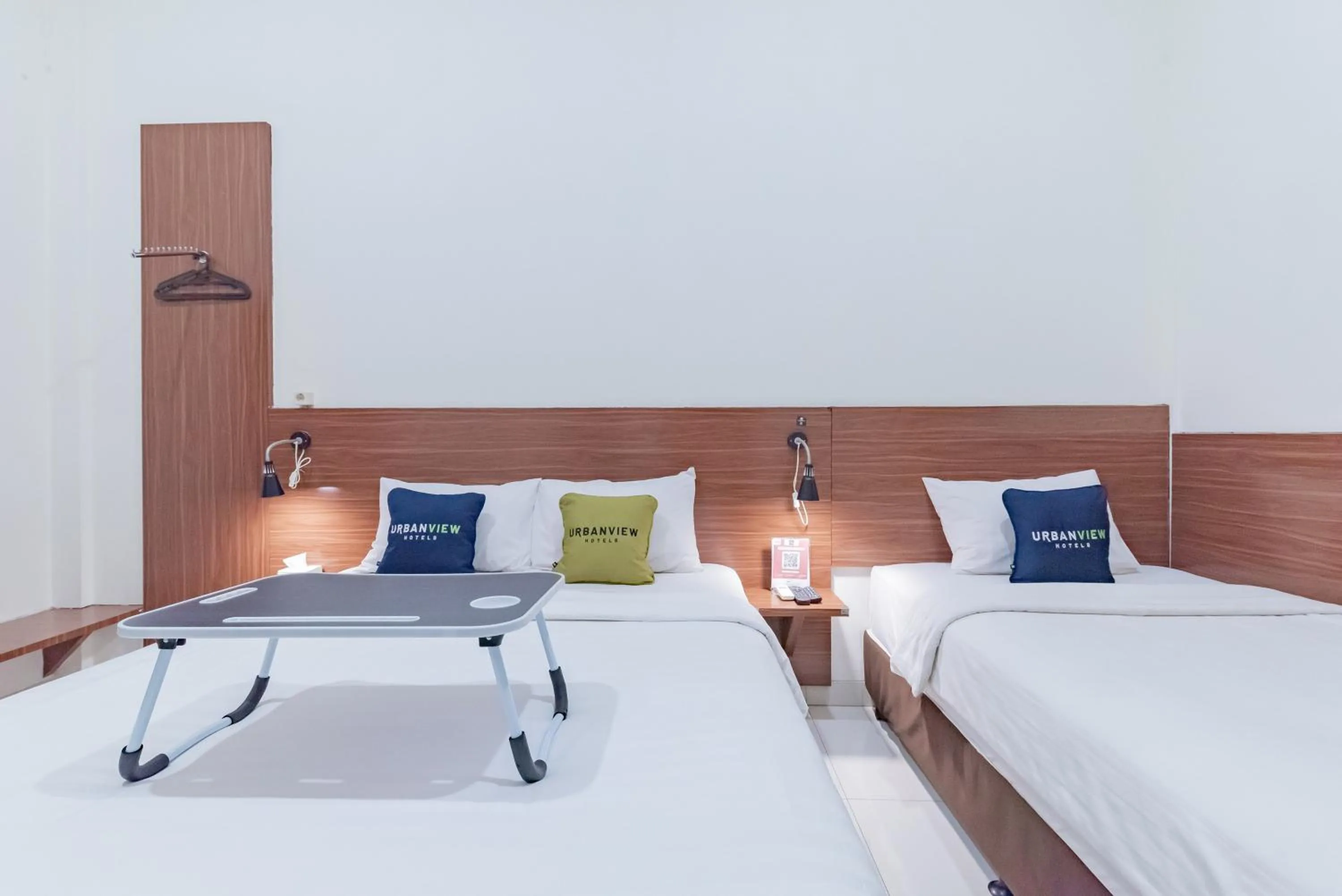 Bedroom, Bed in Urbanview Darmo Residence Bandung