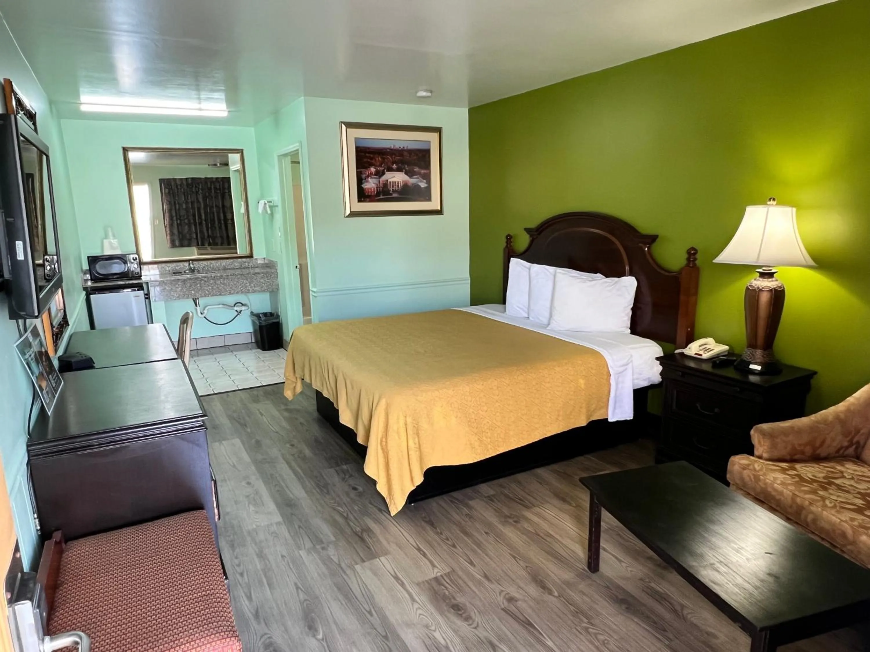 Bed in Travelers inn