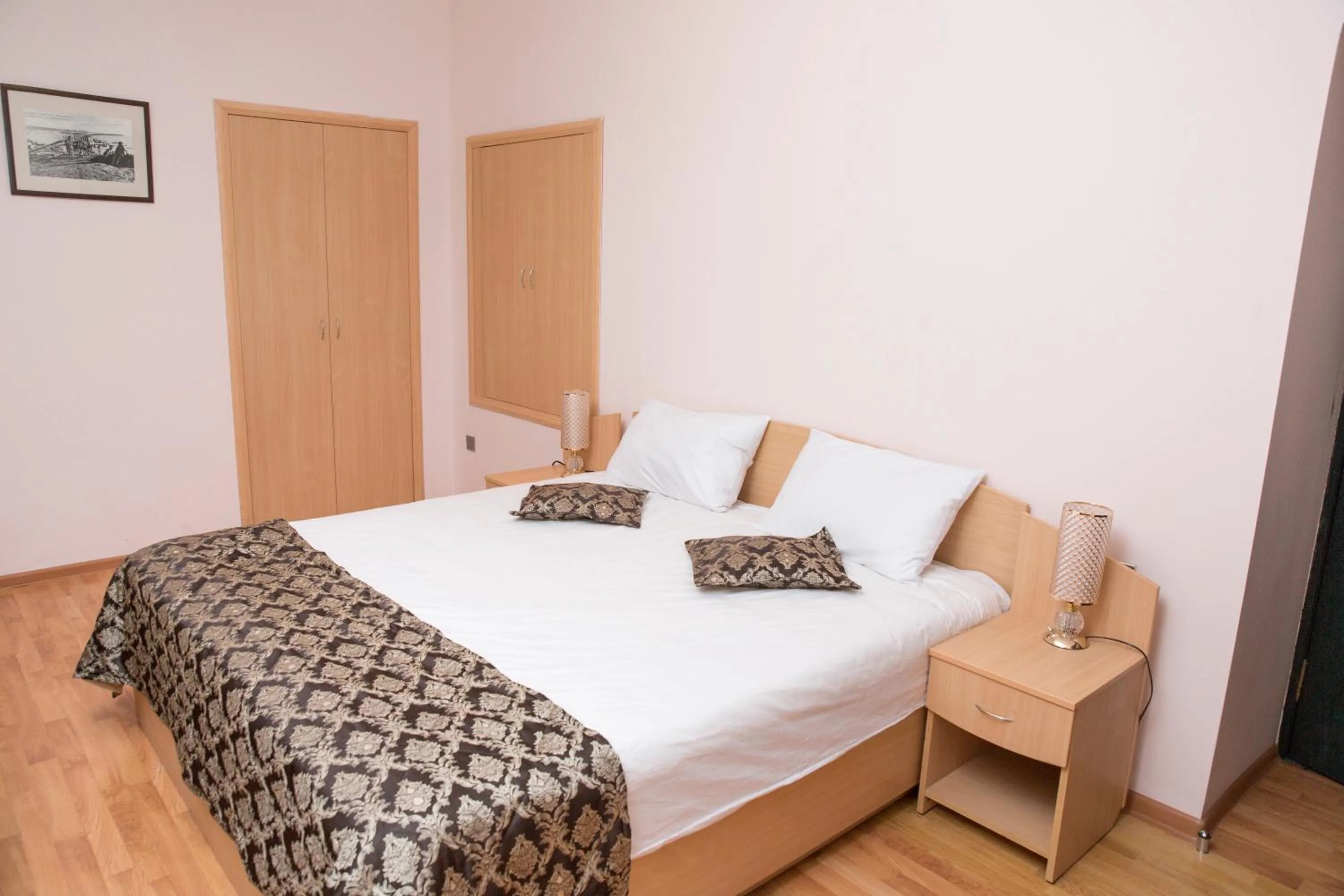 Property building, Bed in City Walls Hotel