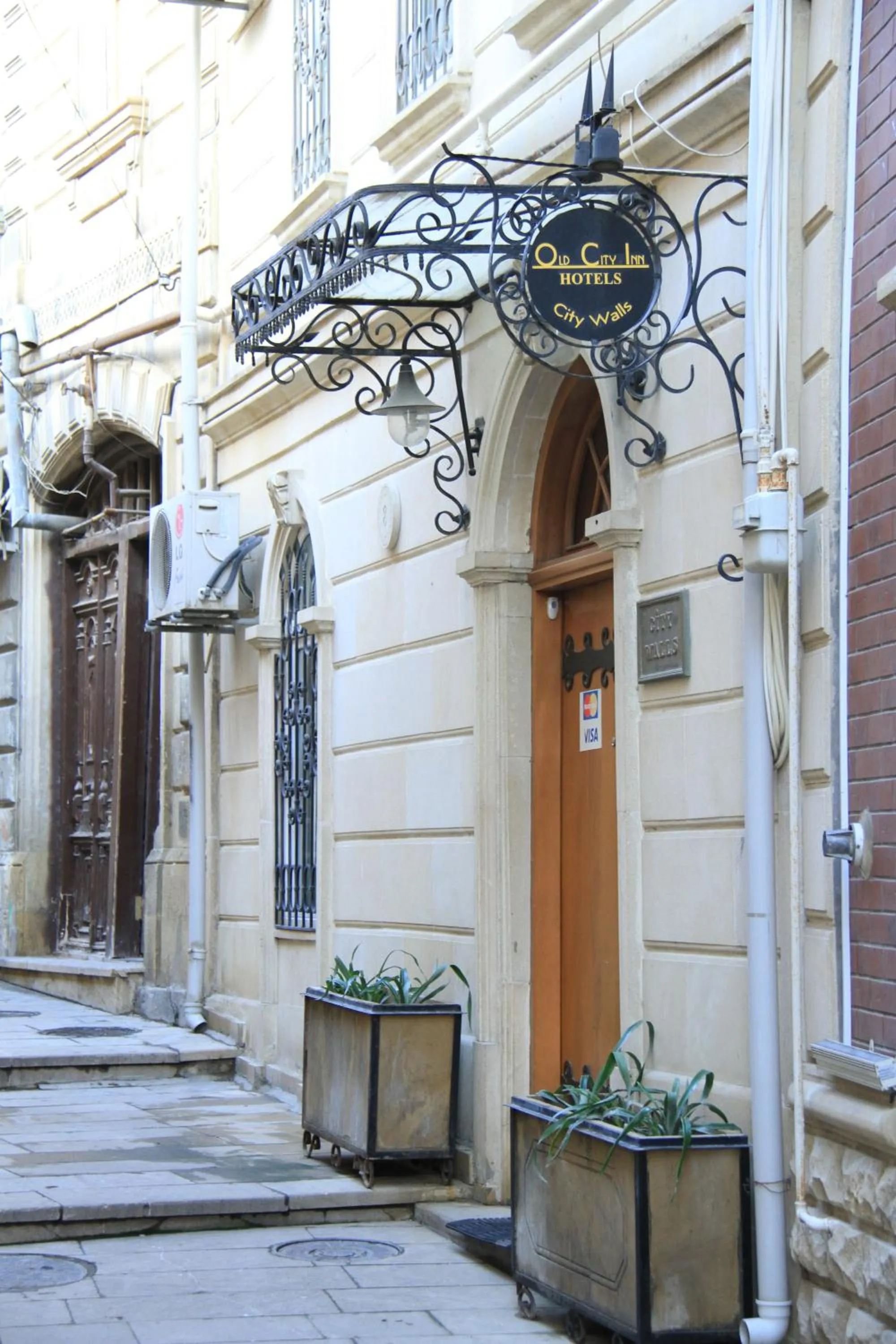 Facade/entrance in City Walls Hotel
