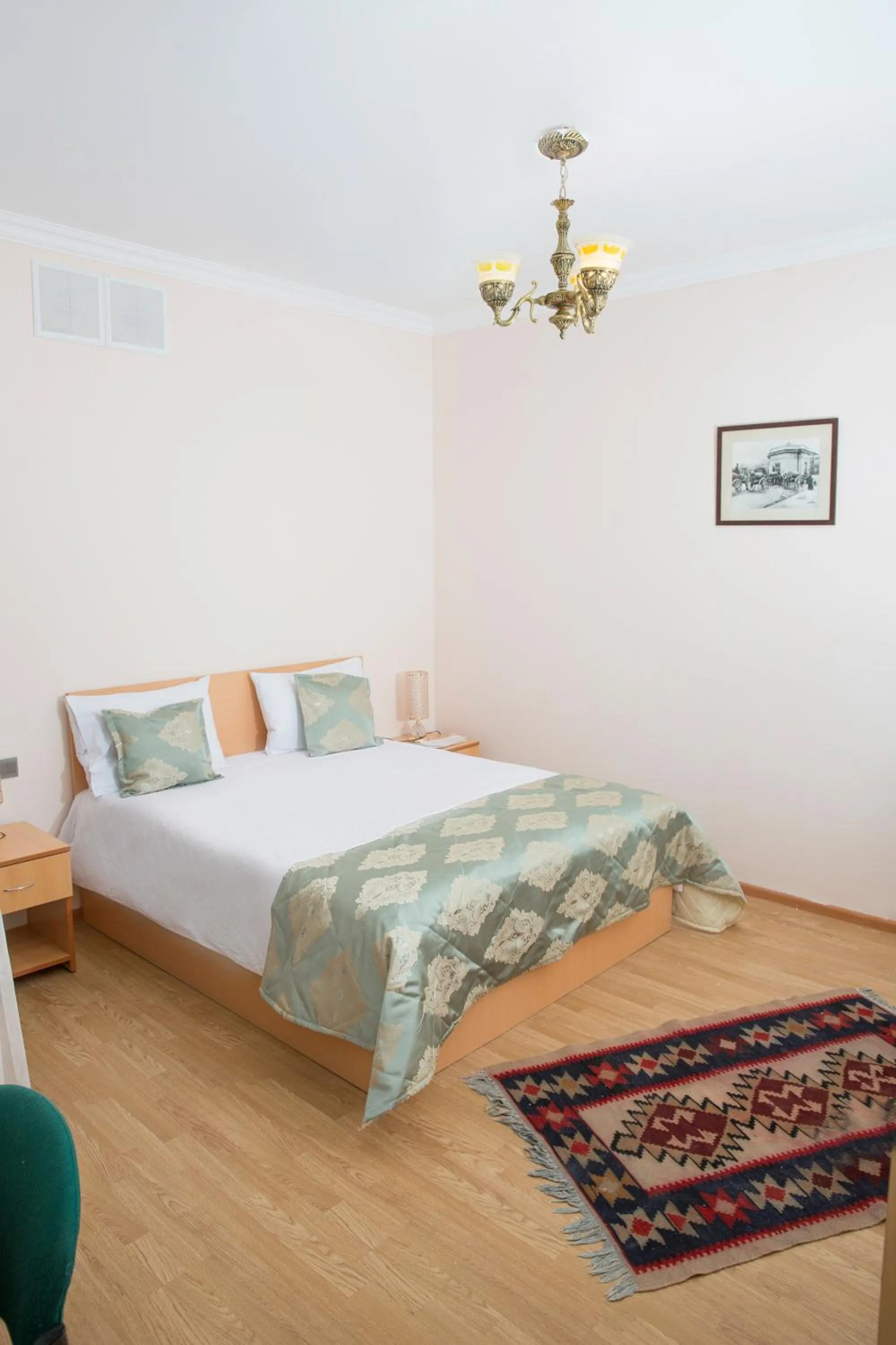 Property building, Bed in City Walls Hotel