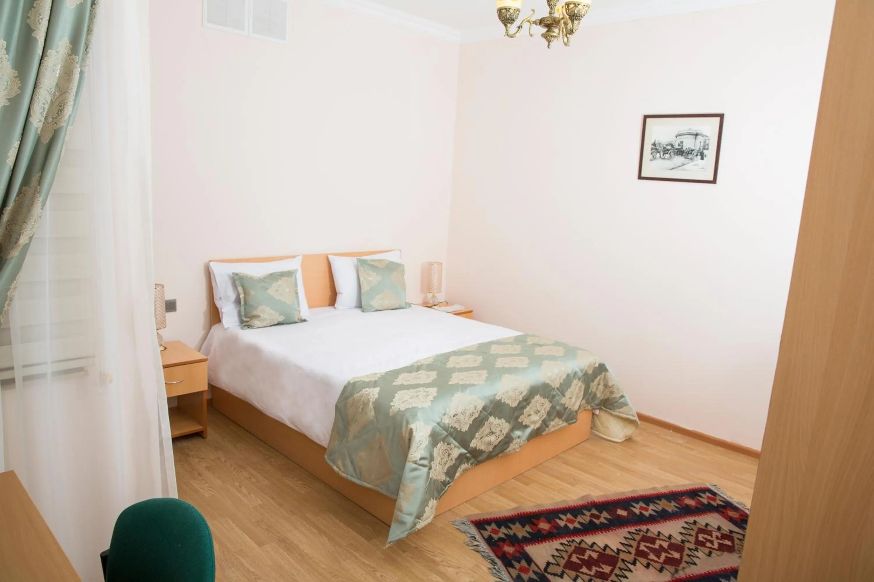 bunk bed, Bed in City Walls Hotel