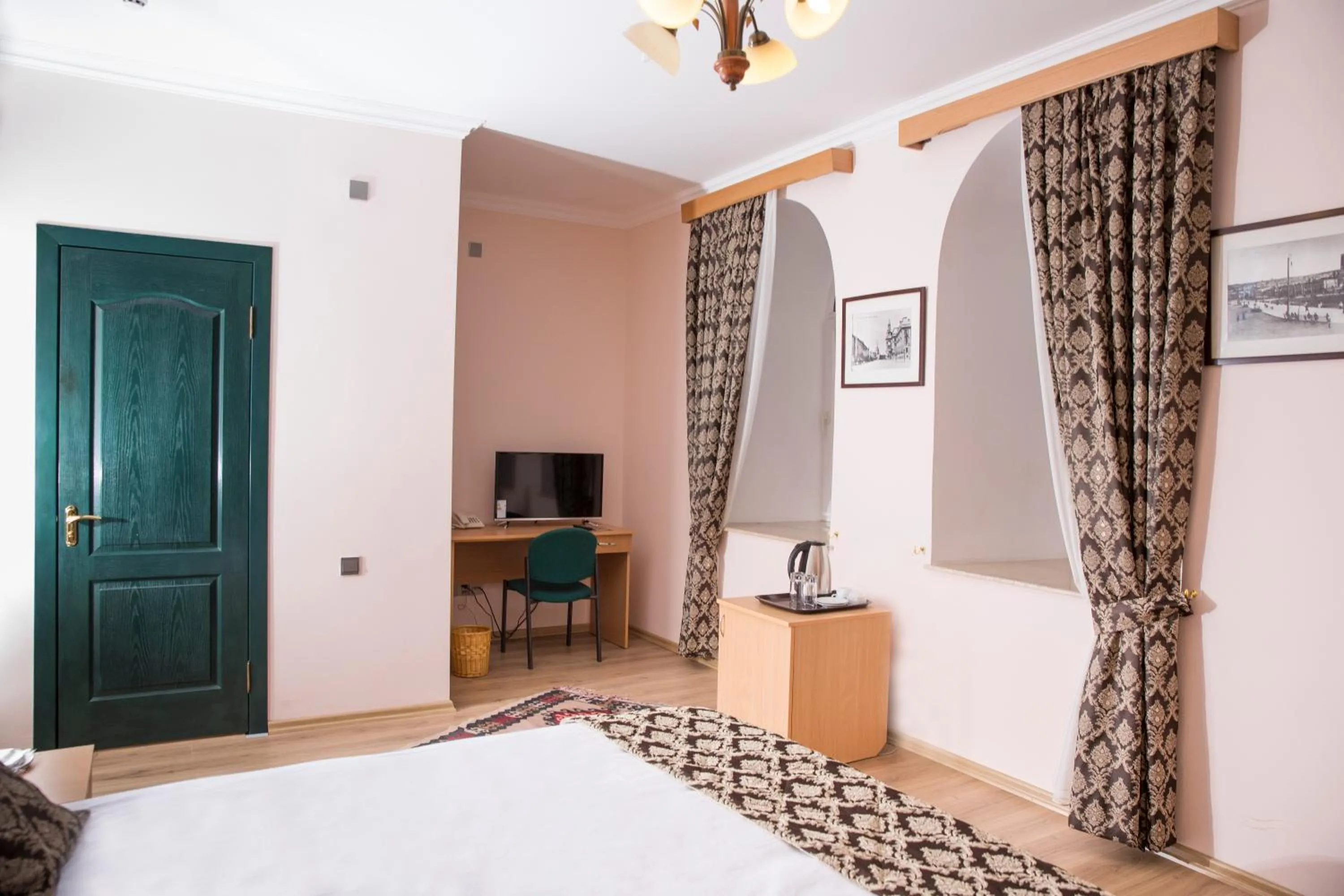 Bed in City Walls Hotel